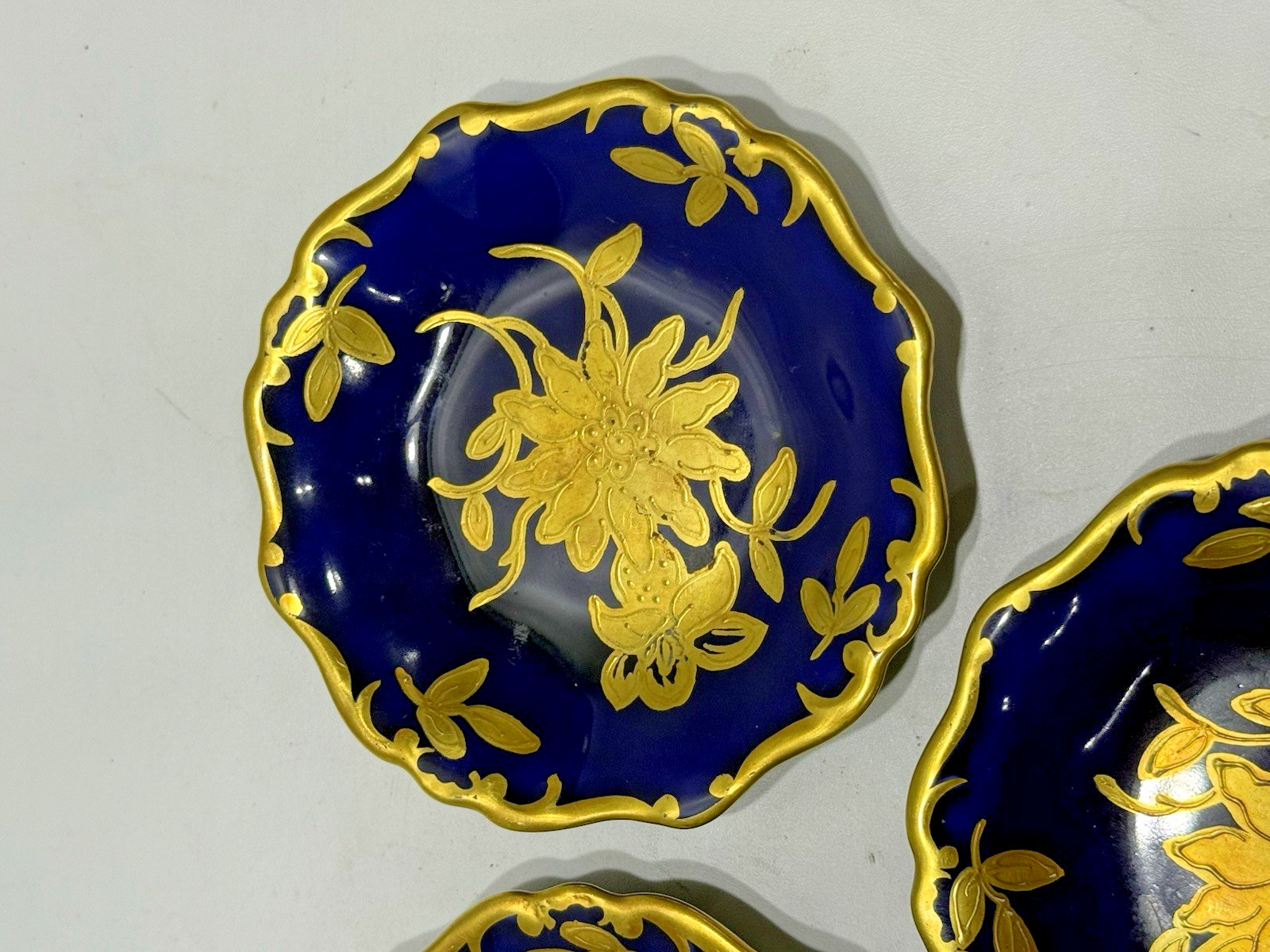3 VTG GERMAN JLMENAU GRAF VON HENNEBERG ECHT KOBALT PORCELAIN 4.25″