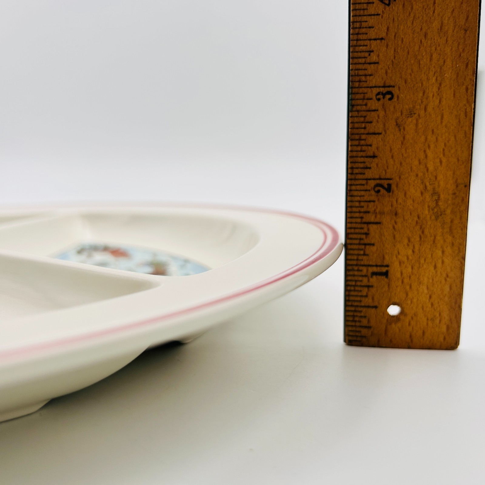 Villeroy & Boch Naif Christmas Divided Hors d’Oevre Dish 11 3/8″ Luxembourg