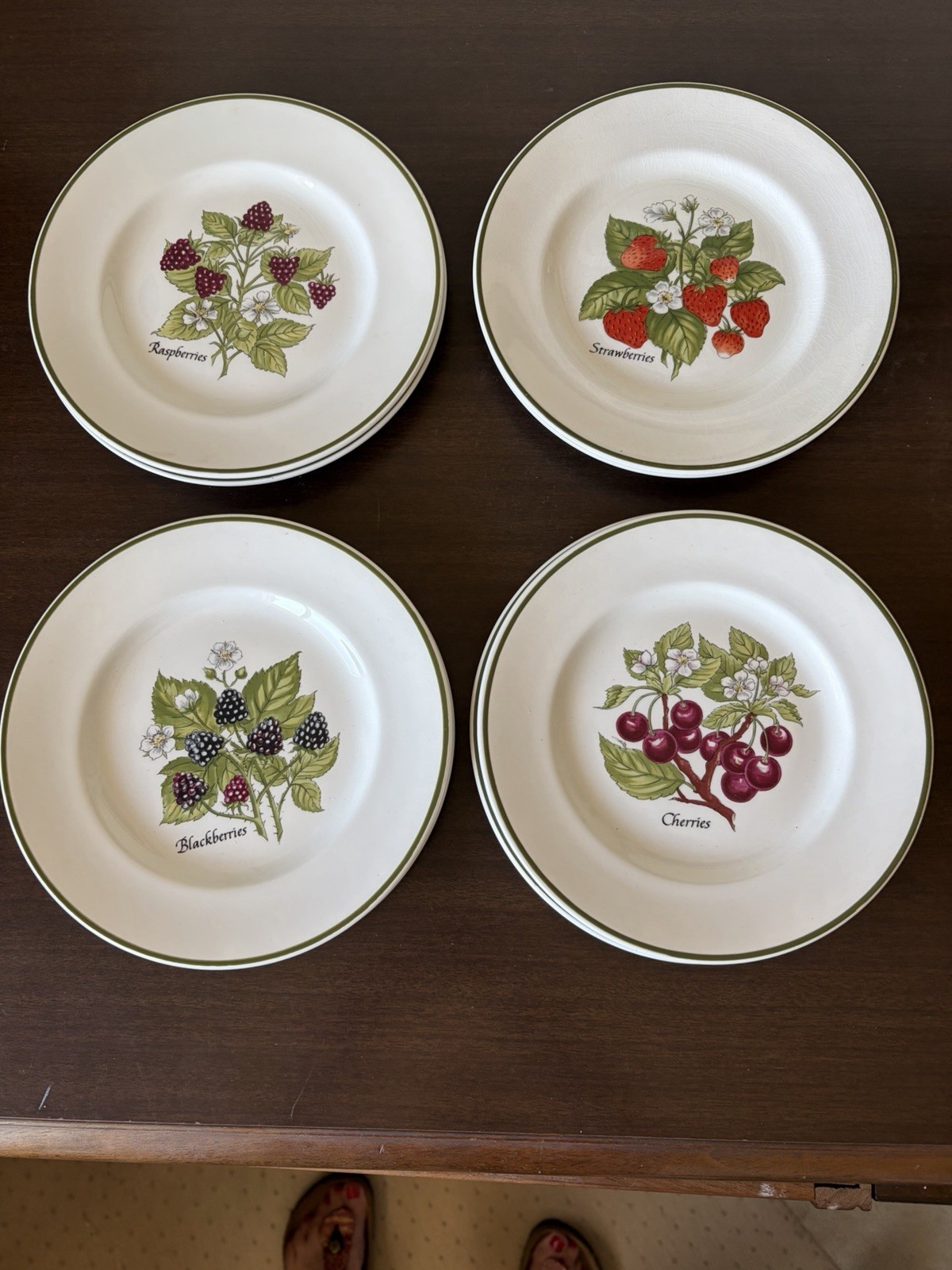 Tiffany & Co Staffordshire 8 Berry Assort Plates by Johnson Brothers (334ME)