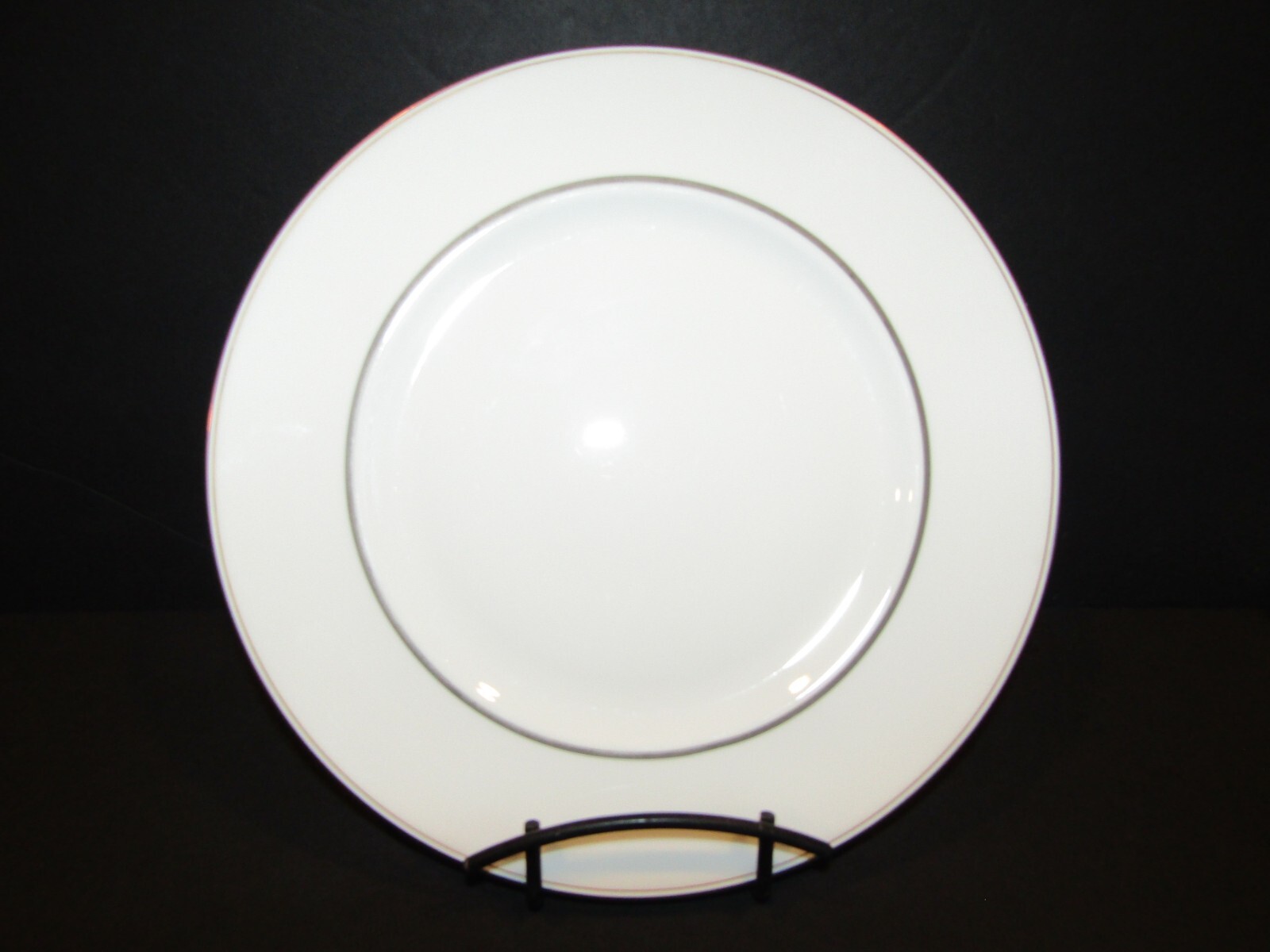 Wedgwood Bone China FIDELITY Vera Wang DINNER PLATE 10.75″ Platinum Trim