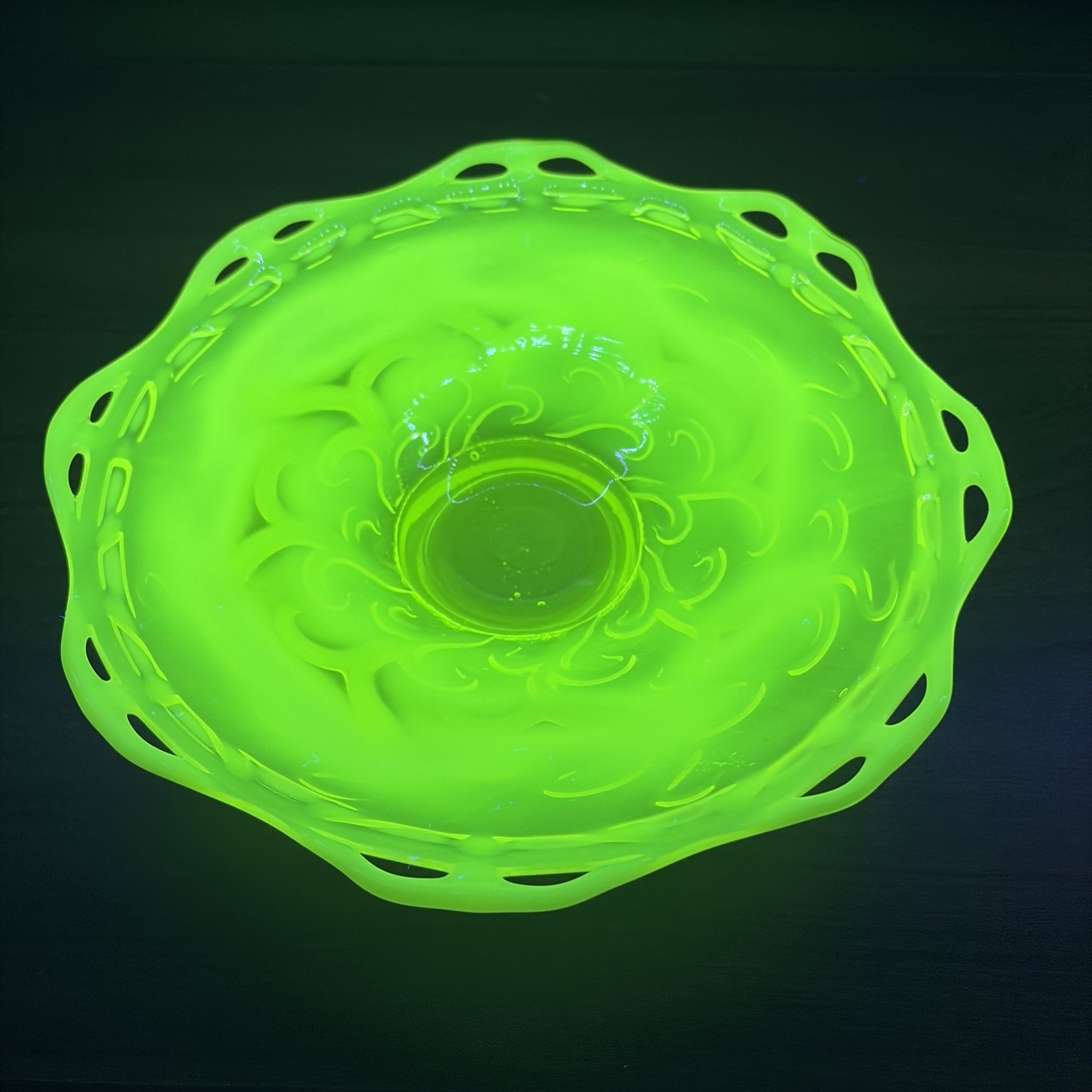 Vintage Jefferson Coral Swirl EAPG Bowl 9″ Vaseline Opalescent Uranium UV Glow