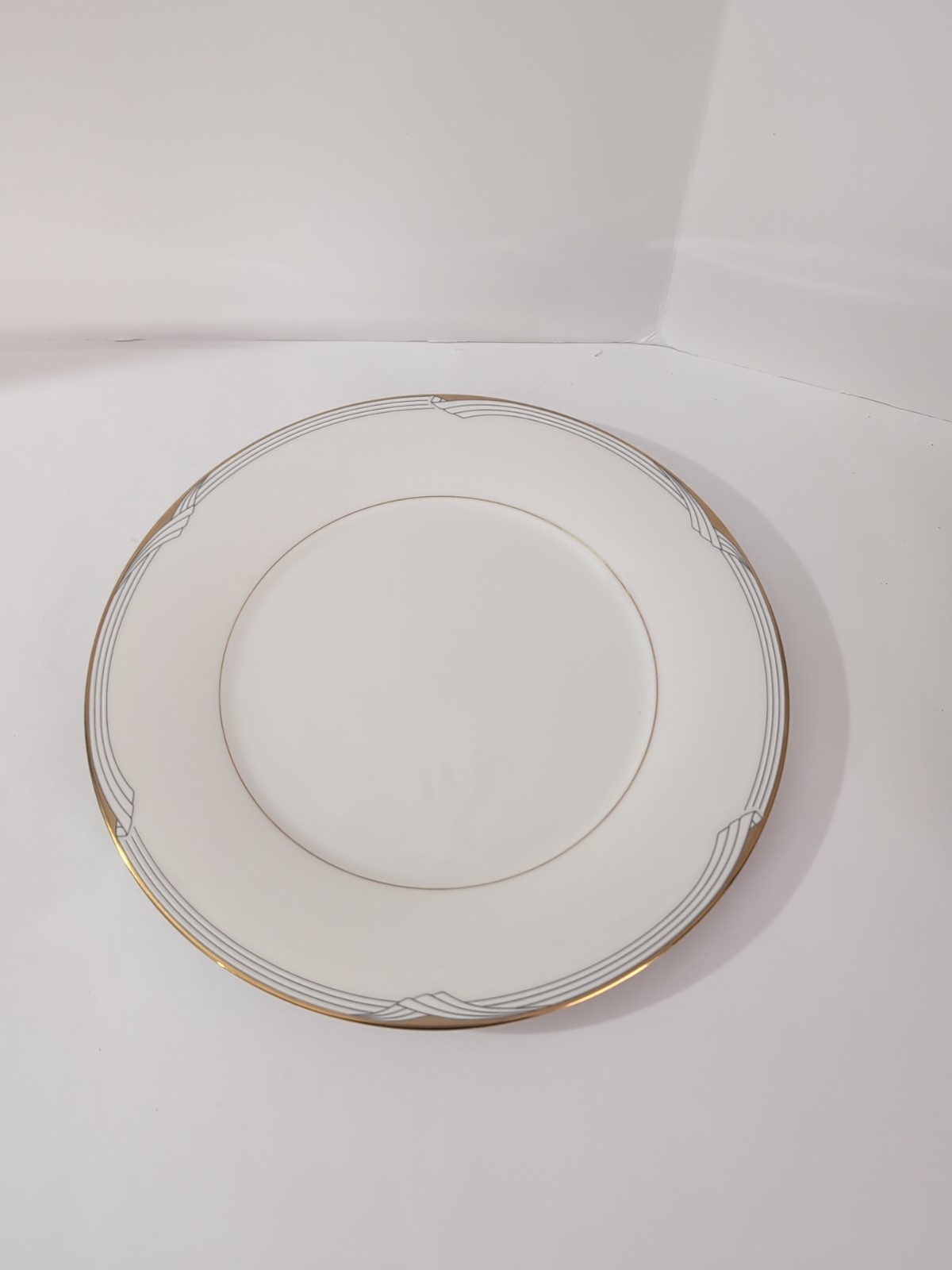 Noritake Fine China 7719 Golden Cove Plate, Gold Trim, 10 5/8 Inches