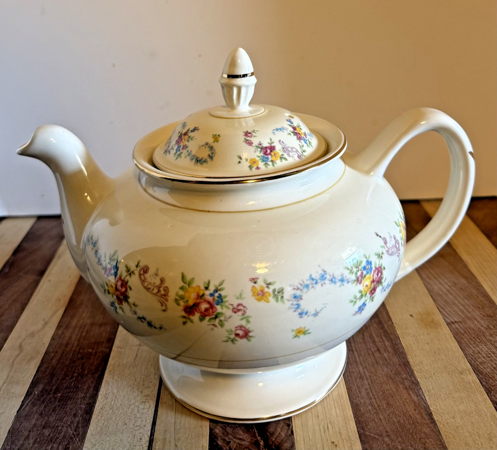Vintage 1940 Porcelain Teapot “Ferndale” Design by Homer Laughlin Fine China