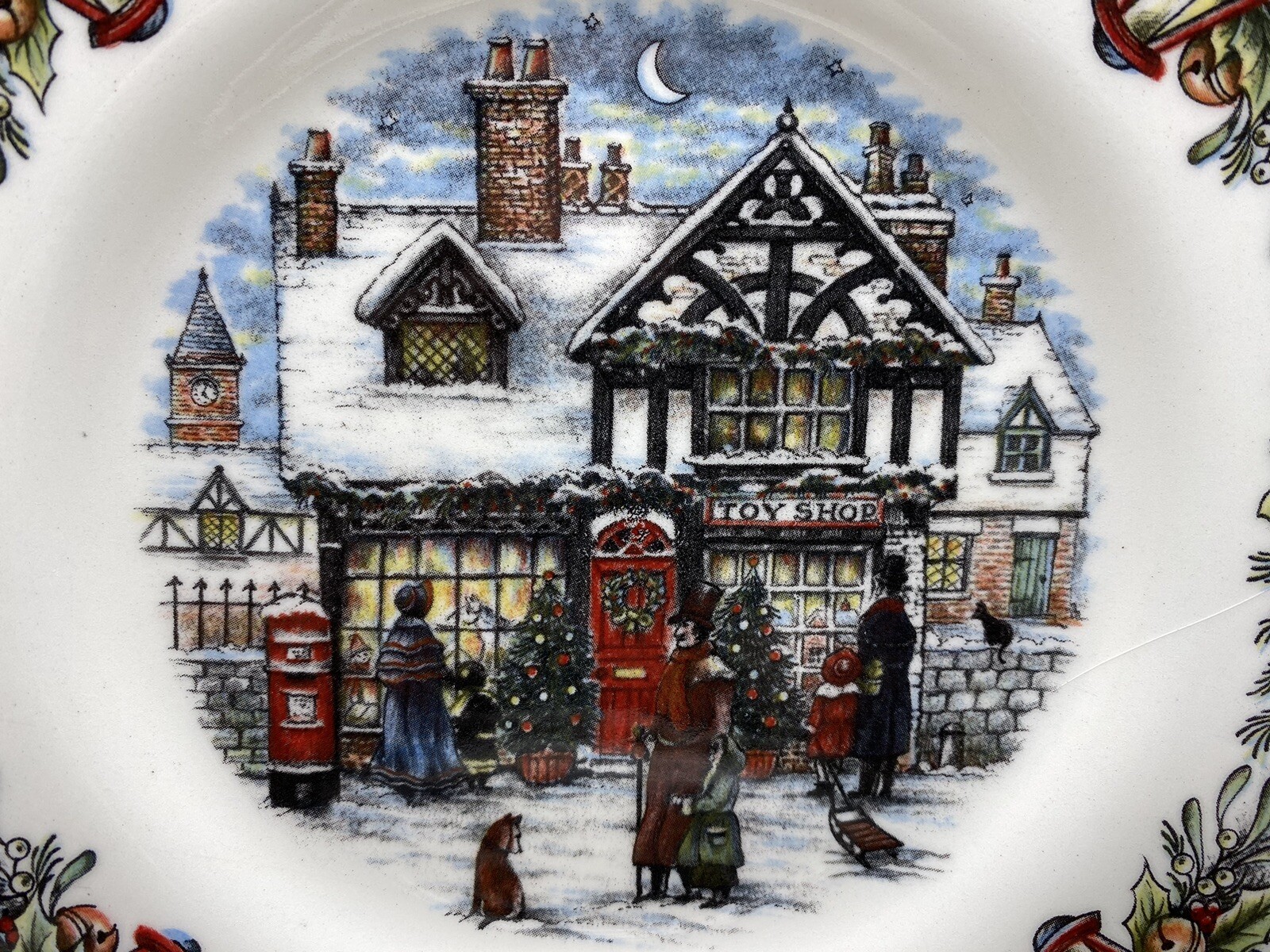 NEW-Royal Stafford CHRISTMAS TOY SHOP 8.5″ Salad Plates Pine Border (SET OF 2)