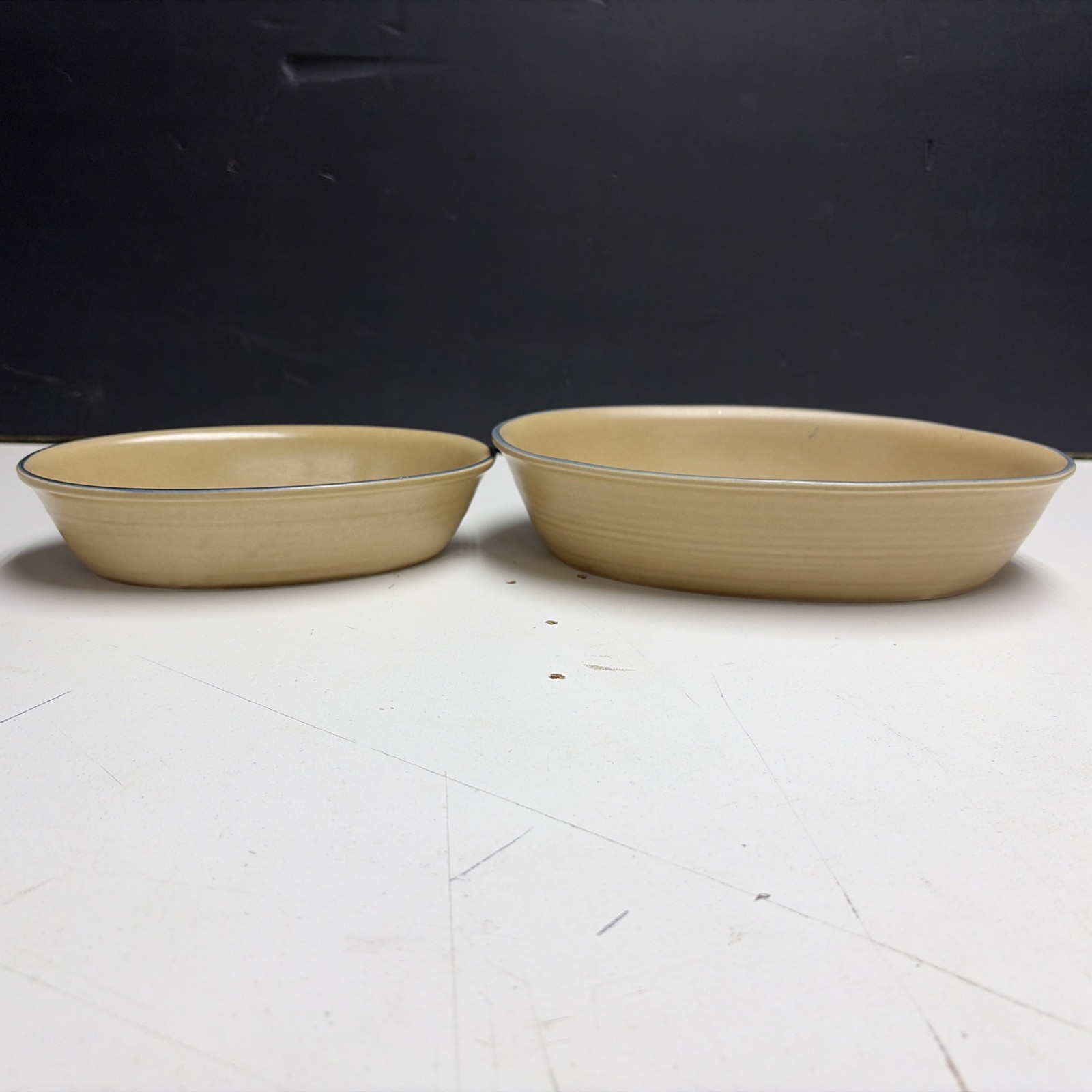2 Vtg Pfaltzgraff Folk Art Oval Bakers 9.5” & 7.5” 240 & 241