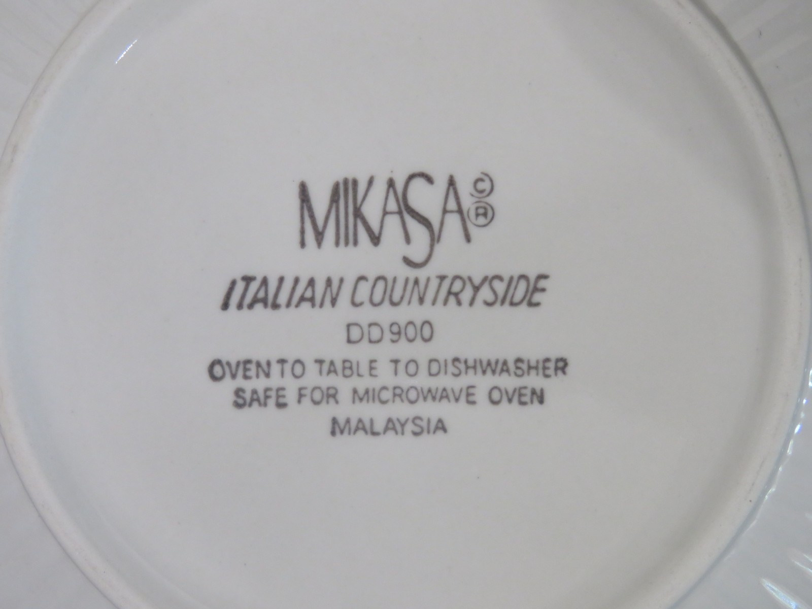 Mikasa “Italian Countryside” 10.25″ Covered Casserole White Scrolled Rim