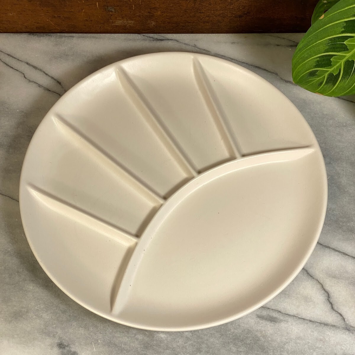 Vintage Japanese White Ivory Stoneware 9″ Divided Round Plates ~ Set of 6