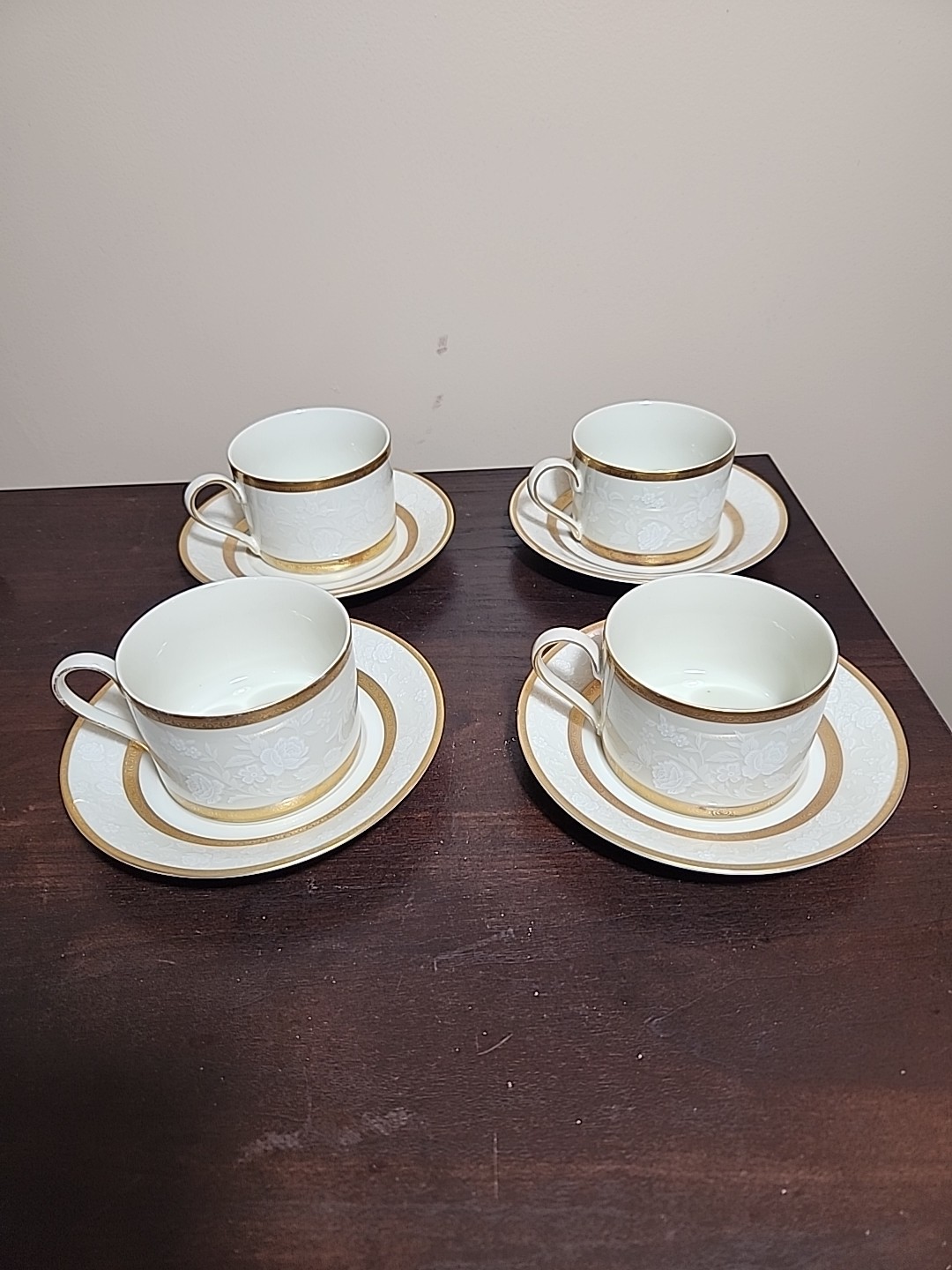 Mikasa Antique Lace Set of 4 Cups 4 Saucers Gold Encrusted White Flowers Ivory