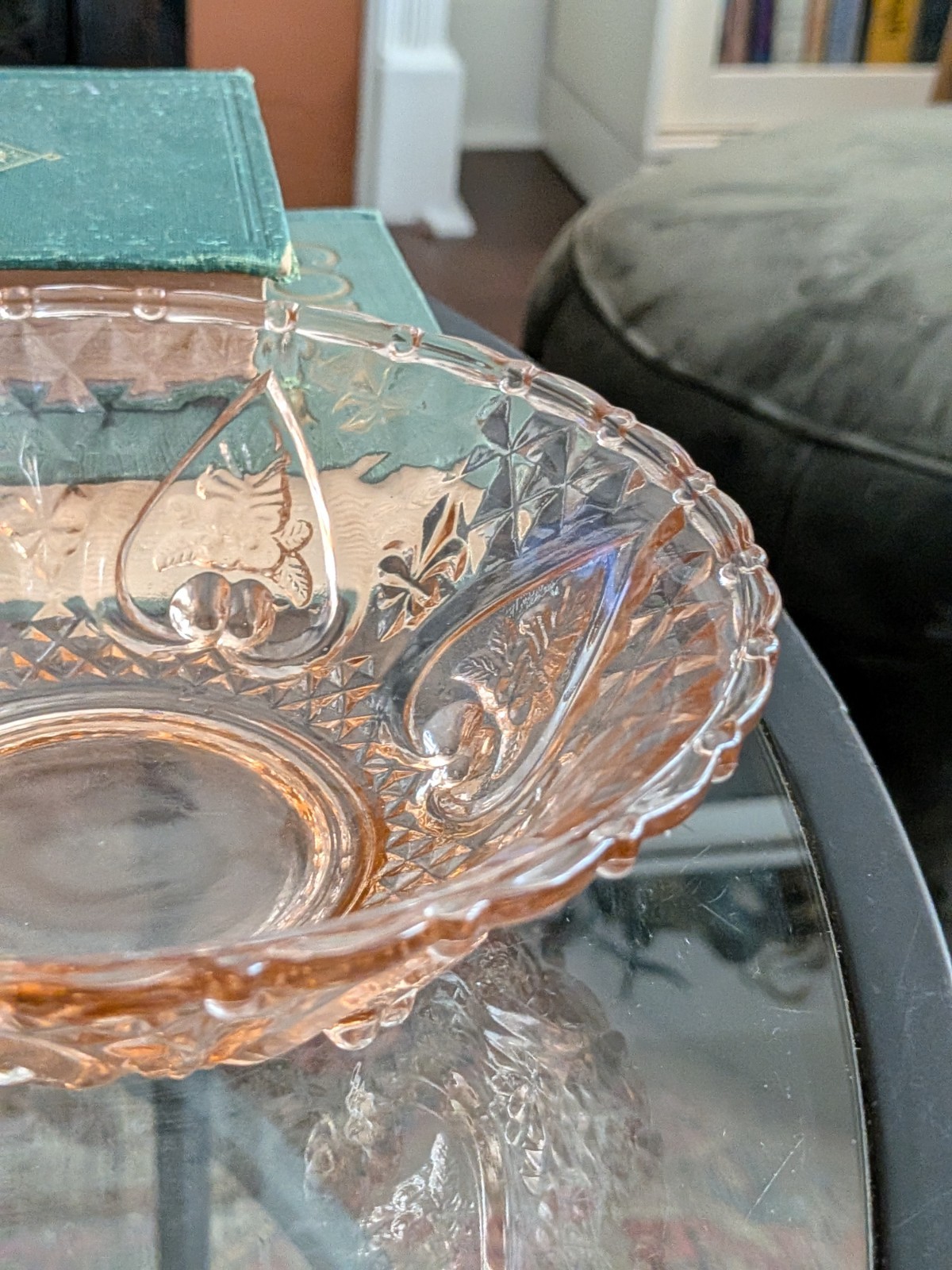Vtg Pink Heart Art Dainty Pressed Glass Candy Dish Kig Malaysia Covered Bowl