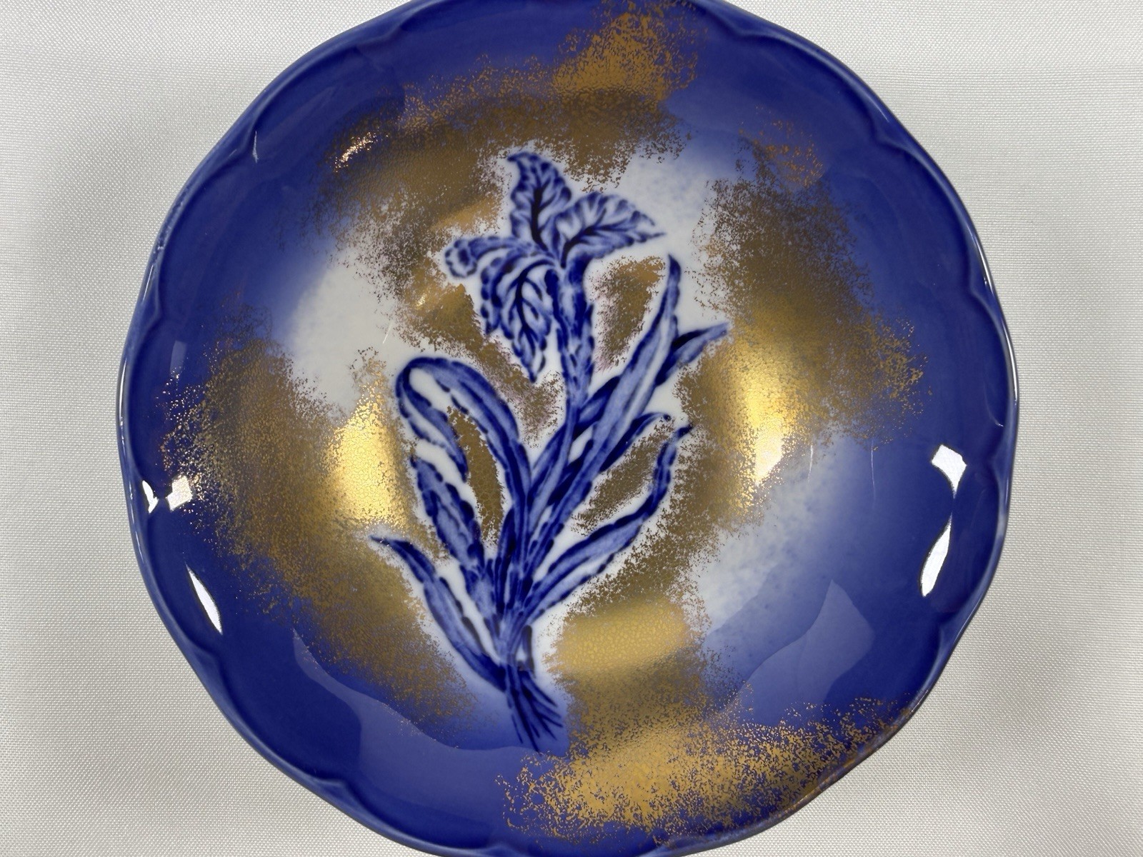 Vintage Victoria Ironstone Flow Blue Iris Bowl Staffordshire England Gilt 6.75″