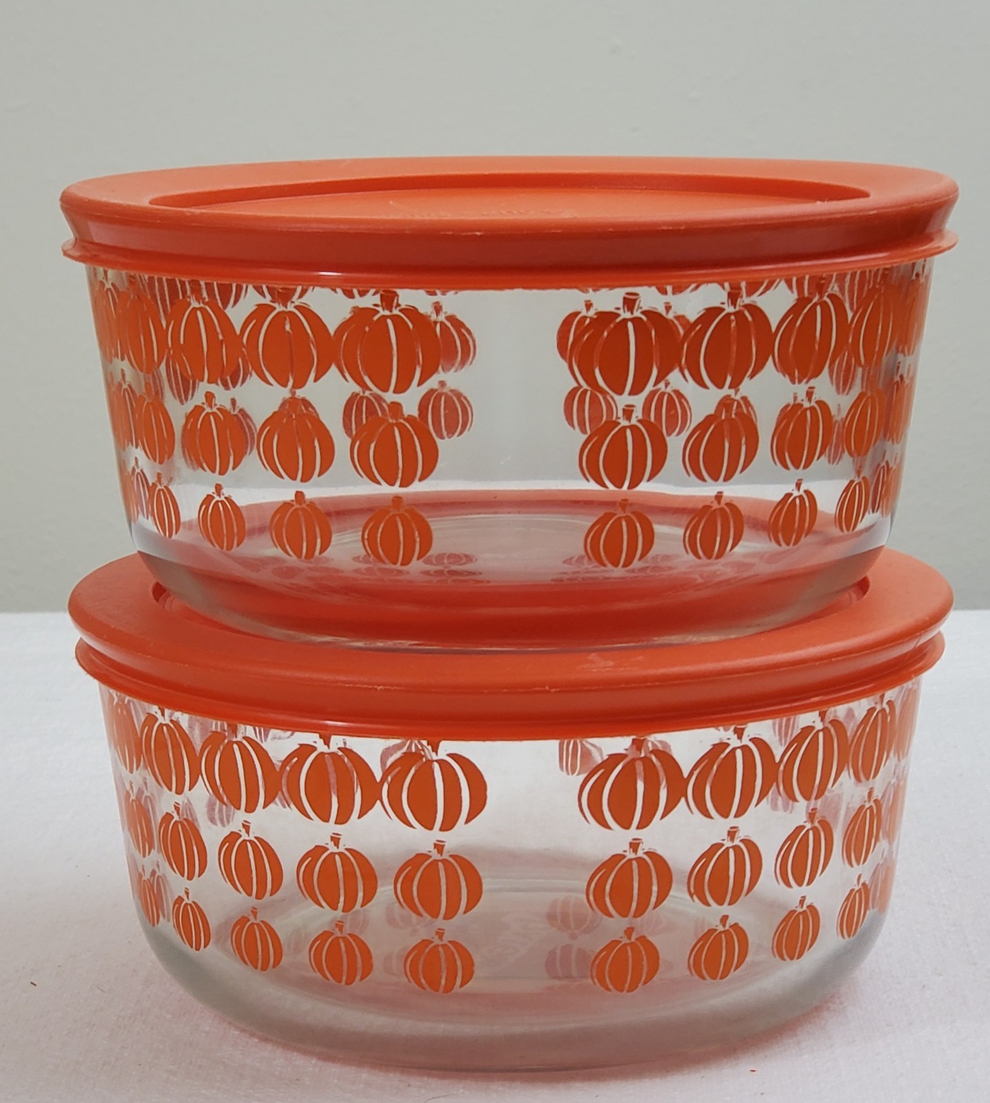 🎃 Two Pyrex 4 Cup Glass Storage Bowls w/Lids – Orange Pumpkin Halloween Design