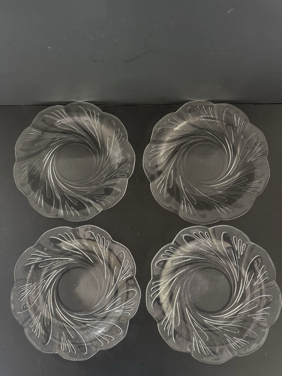 Set of 4 KIG Indonesia Floral Swirl Glass Dinner Plates 10″ Scalloped Edge
