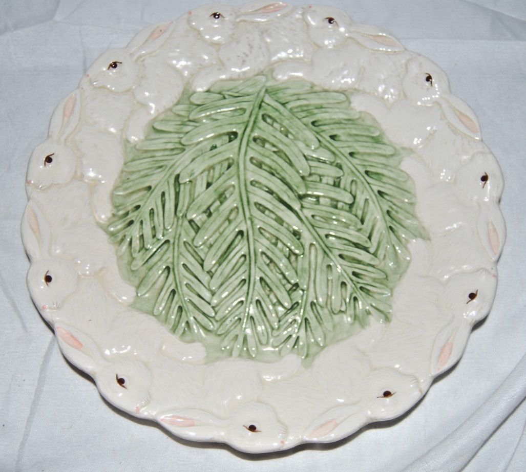 Vintage Mud Pie 2000 Ceramic Rabbit Fern Leaf Plate Majolica Style Easter 8”