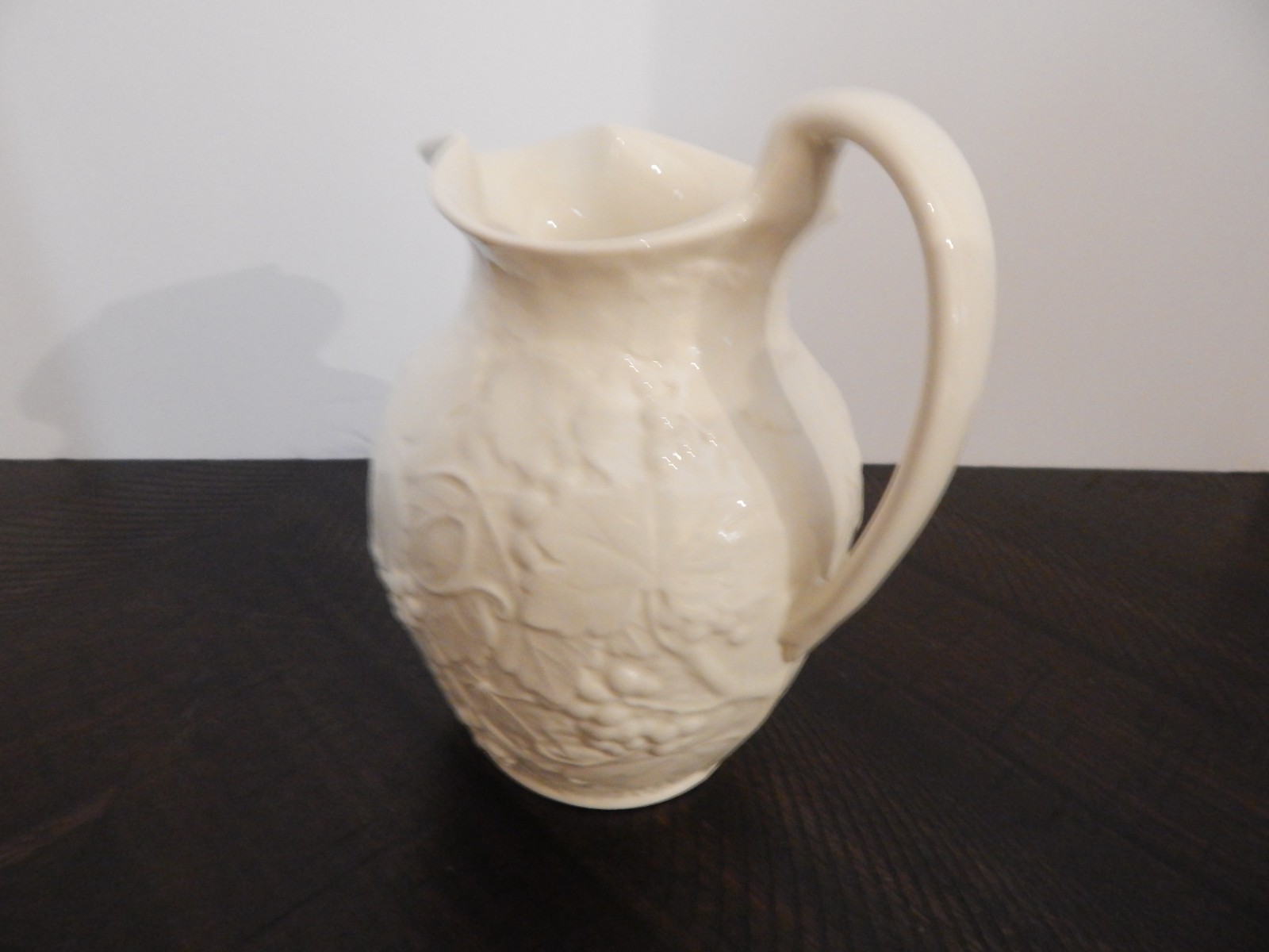 VTG Wedgwood Etruria & Barlaston 6½” Grapevine Ivory White Pitcher England JB2C