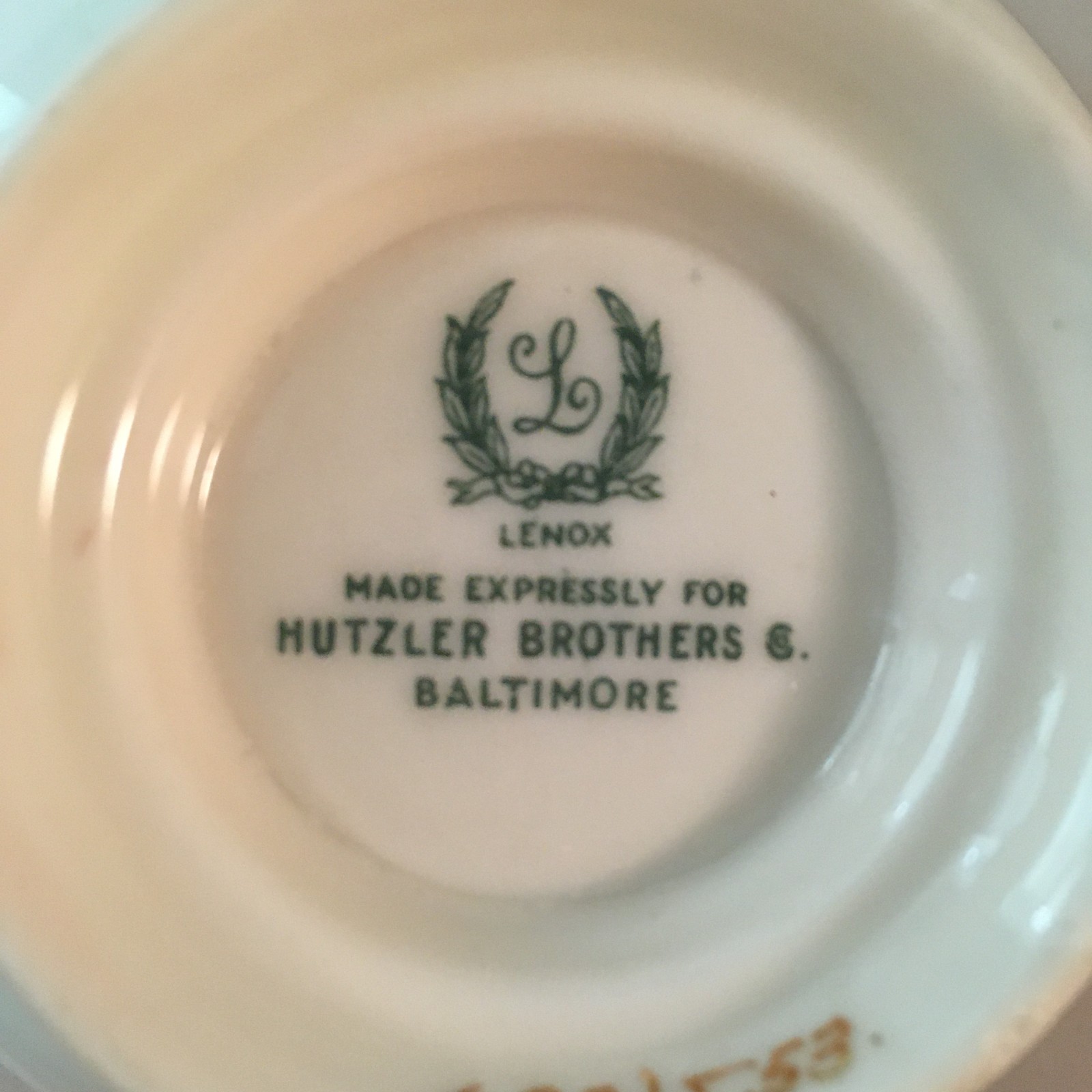 Lenox Porcelain J53 for Hutzler Brothers Baltimore 4 gold/ivory bouillon cups