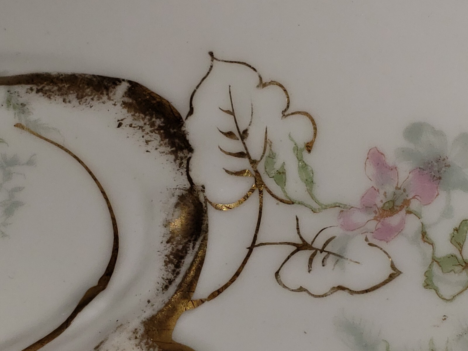 Theodore Haviland Limoges France Schleiger 146 APPLE BLOSSOM 20 1/2″ Flaw