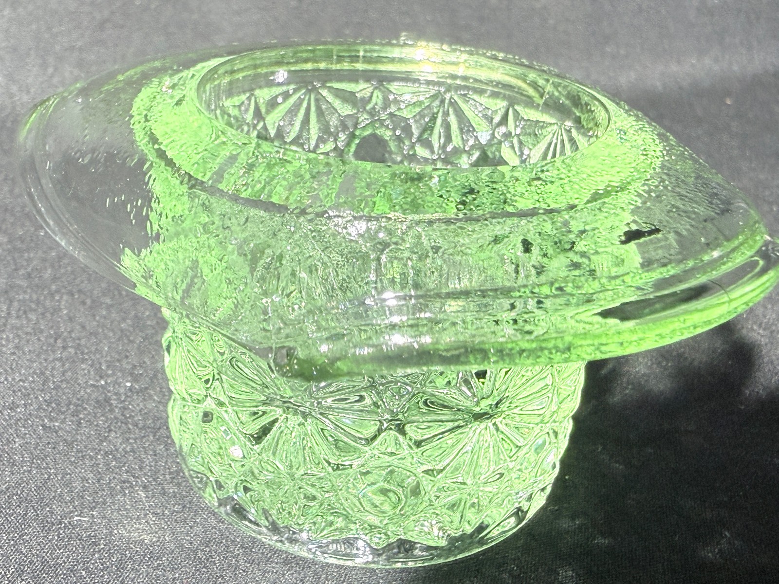 Green Vaseline glass uranium Daisy and button Top hat toothpick holder selenium
