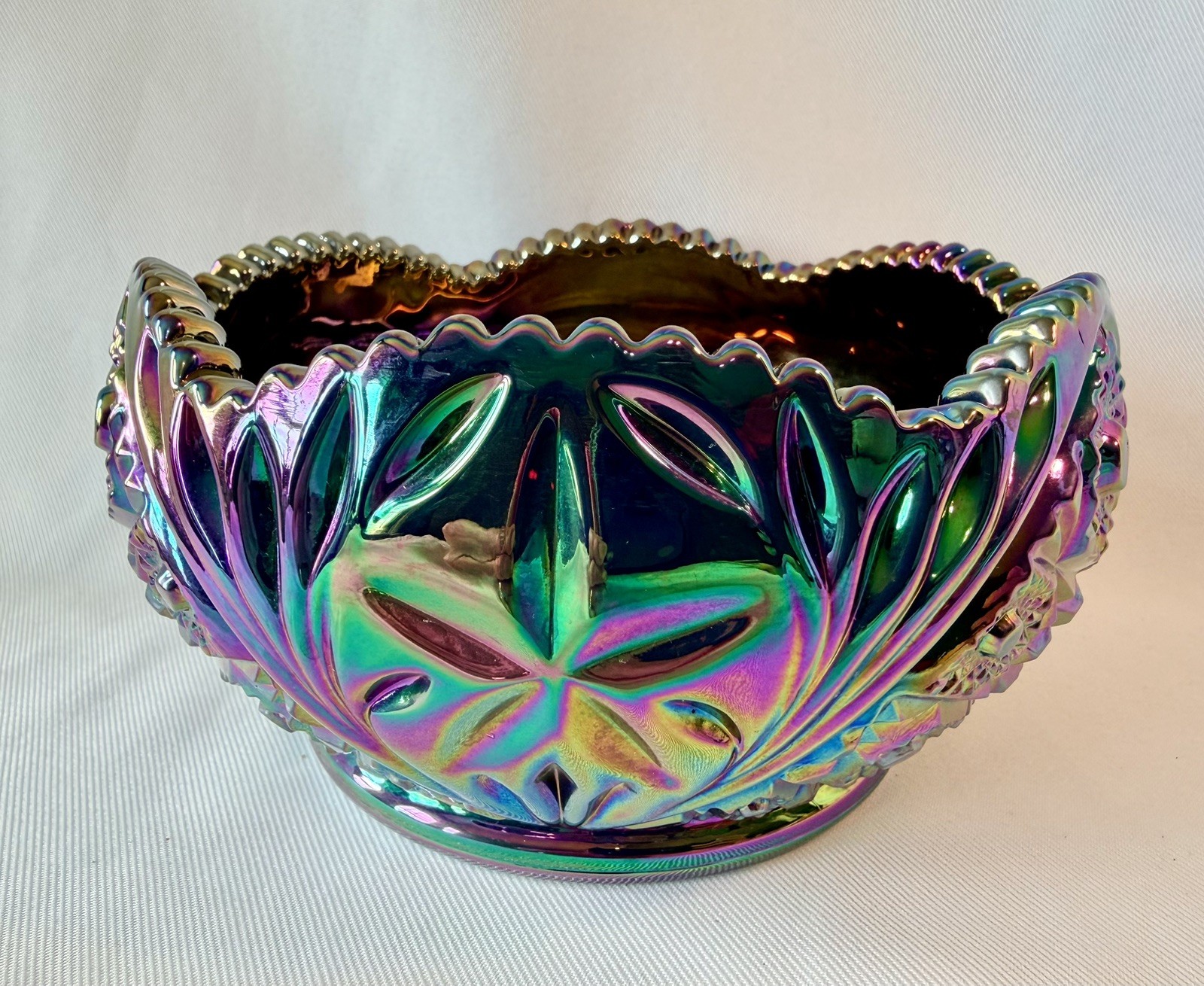 LE Smith Heritage Carnival Glass Bowl 7.25” Iridescent Sawtooth Hobstar Amethyst