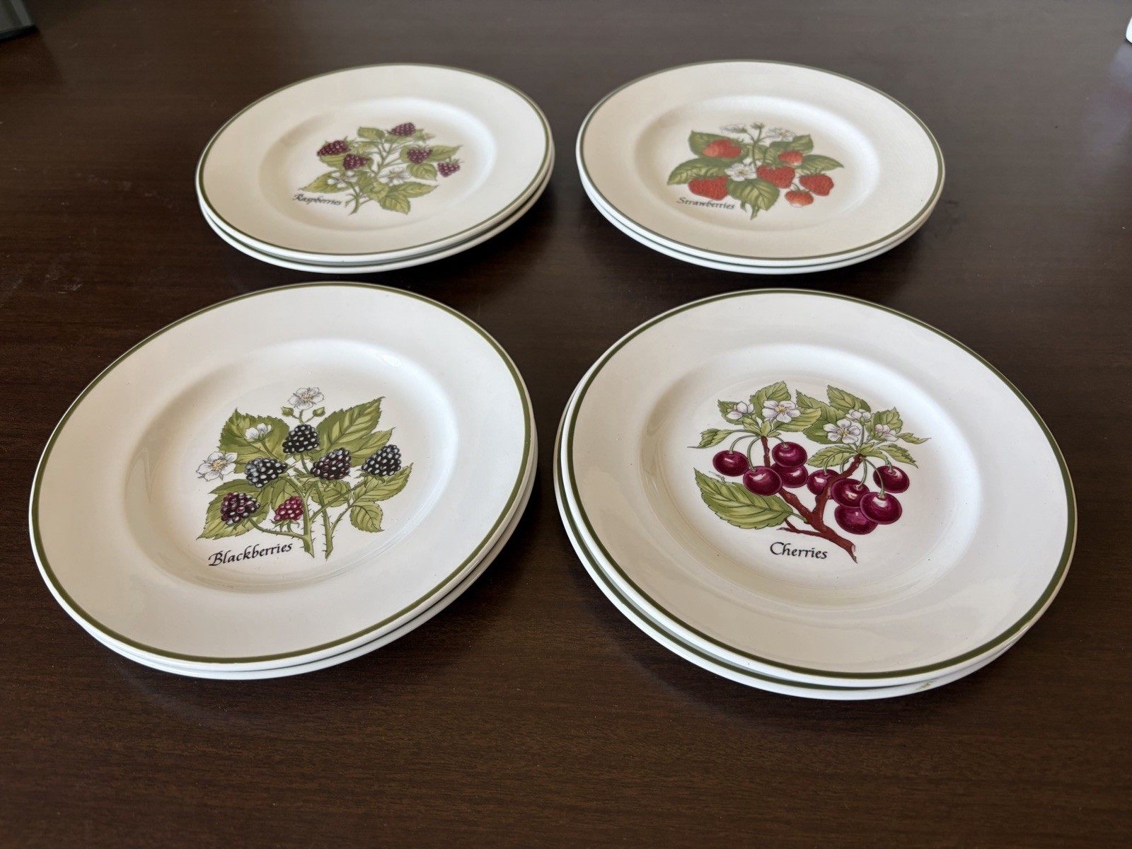 Tiffany & Co Staffordshire 8 Berry Assort Plates by Johnson Brothers (334ME)