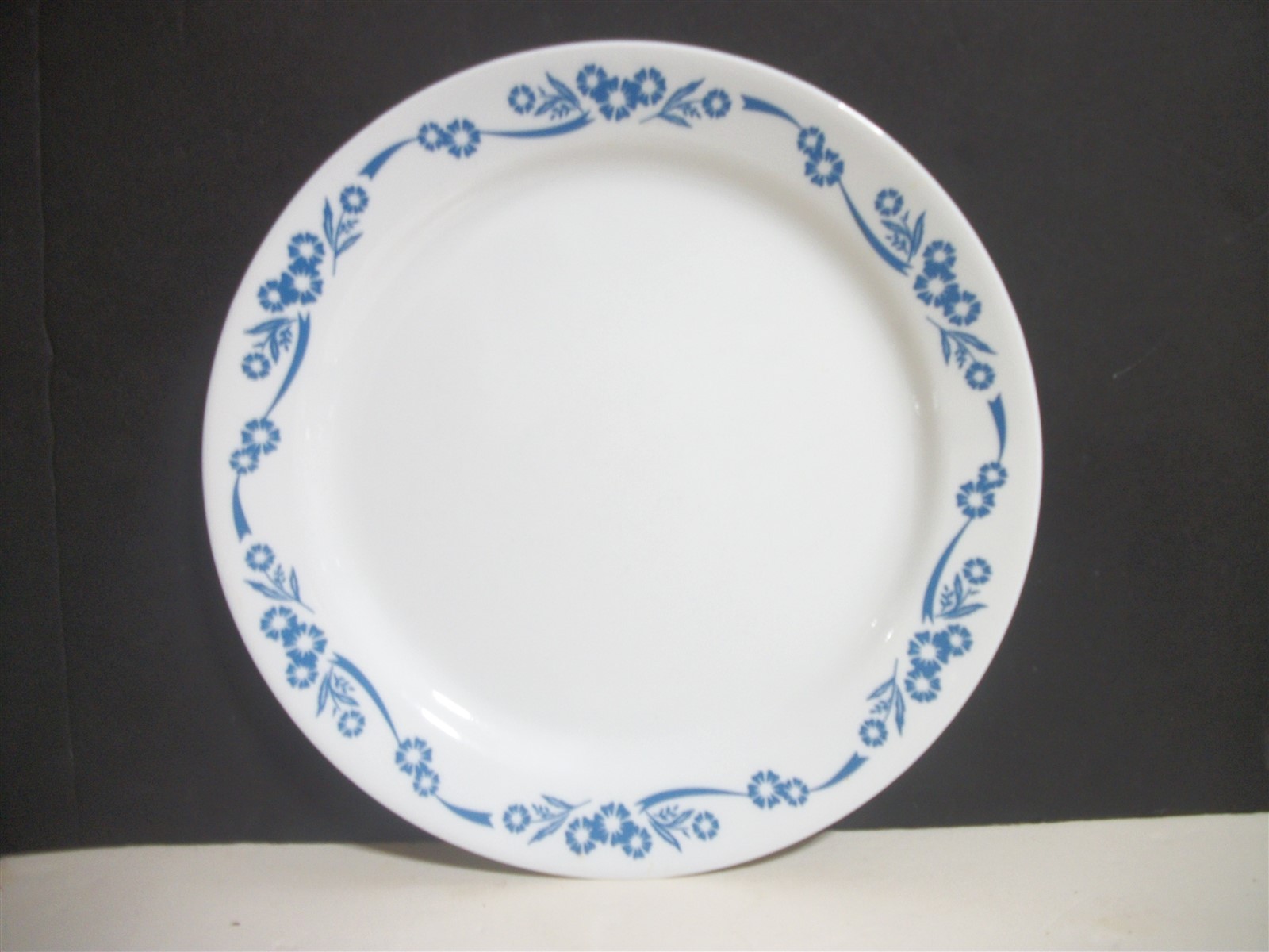 4 Corelle Blue Cornflower Dinner Plates 10 1/4″ by Corning
