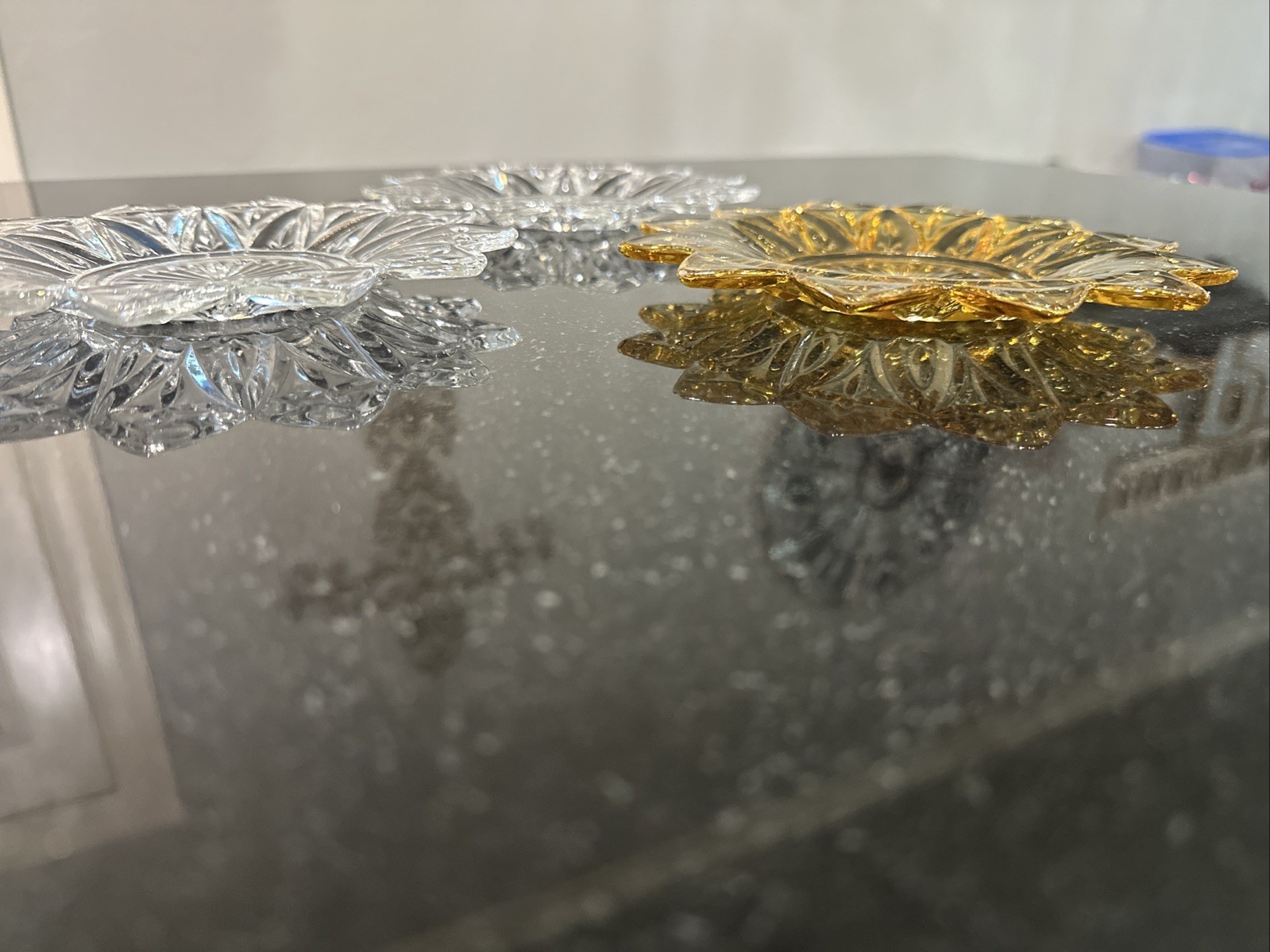 1950s-70s Vin Federal Glass Clear & Amber glass plate in the Petal pattern 6.5in