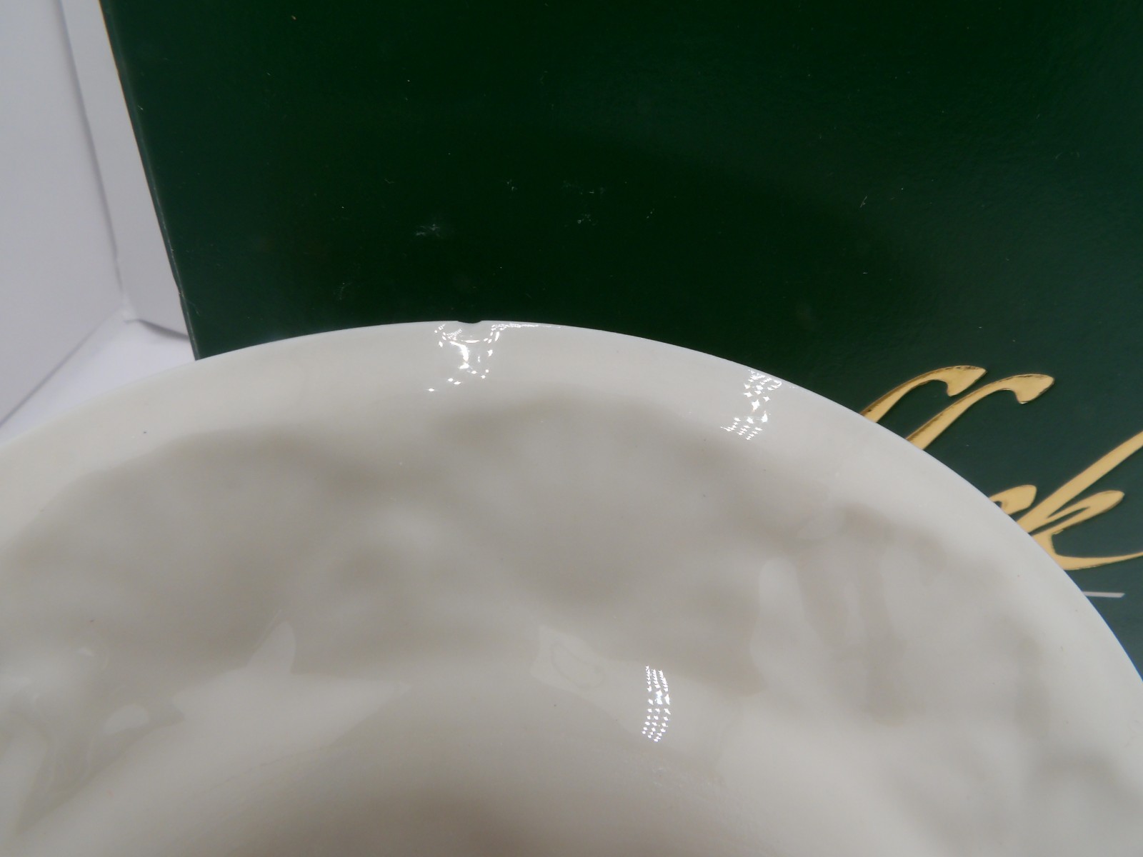 BELLEEK NIB COMMEMORATIVE PLATE 1993 1ST CONVENTION .. TINY CHIP