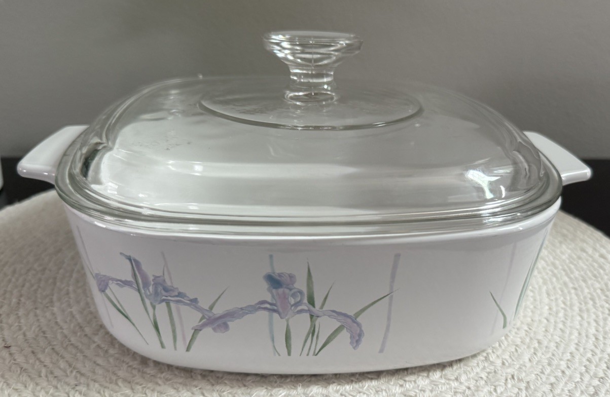 Vintage Corning Ware Shadow Iris A-2-B -2 Liter Baking Casserole Dish W/ Lid EUC