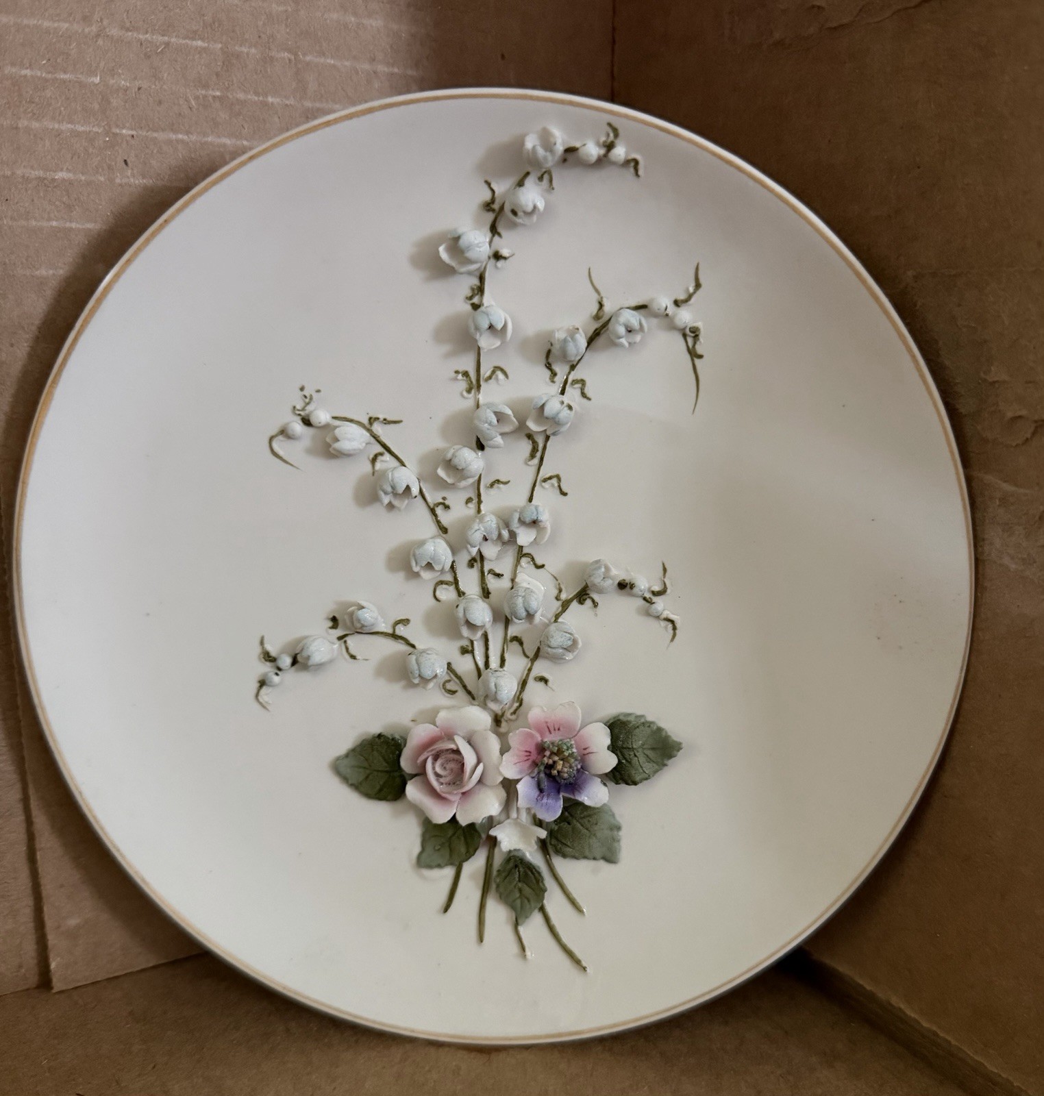 Lefton Decorative Wall Plate 3D Floral 6 1/2″ Diameter #2147 on Back VGC
