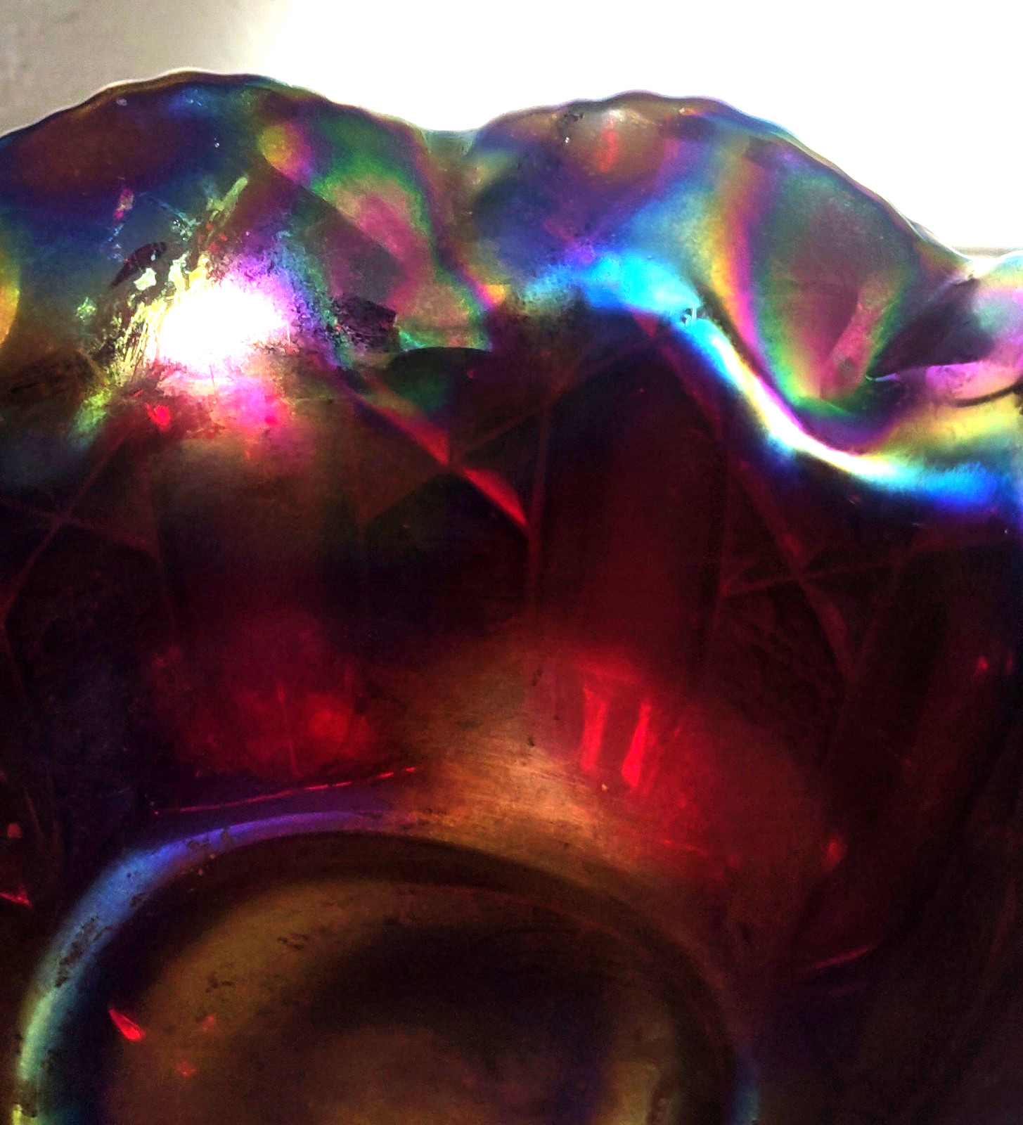 Vintage LE SMITH Iridescent Amethyst Carnival Glass Ruffled Quintec Bowl 6.5 In