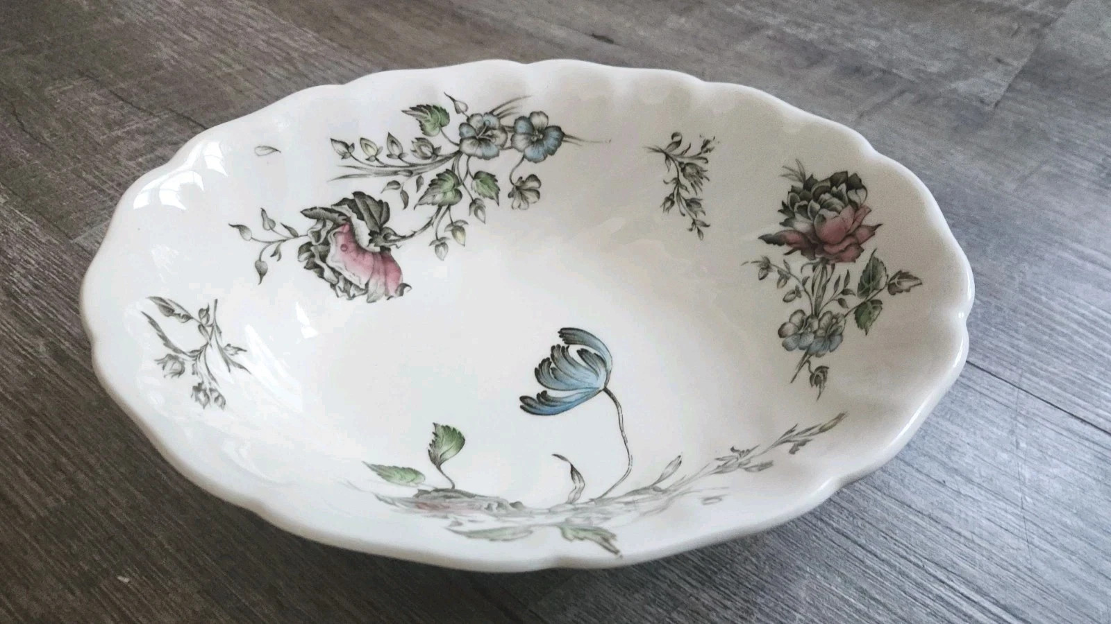 Johnson Brothers Day in June 8 3/4″ x 7″ Oval Serving bowl England