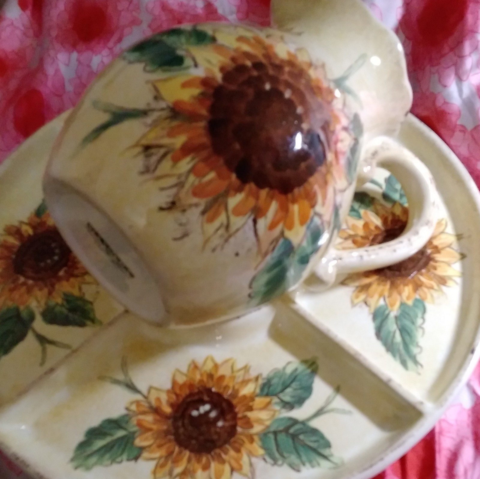 Maxcera Tuscan Sunflowers Round Divided Ceramic Serving Tray Glossy Backstamp