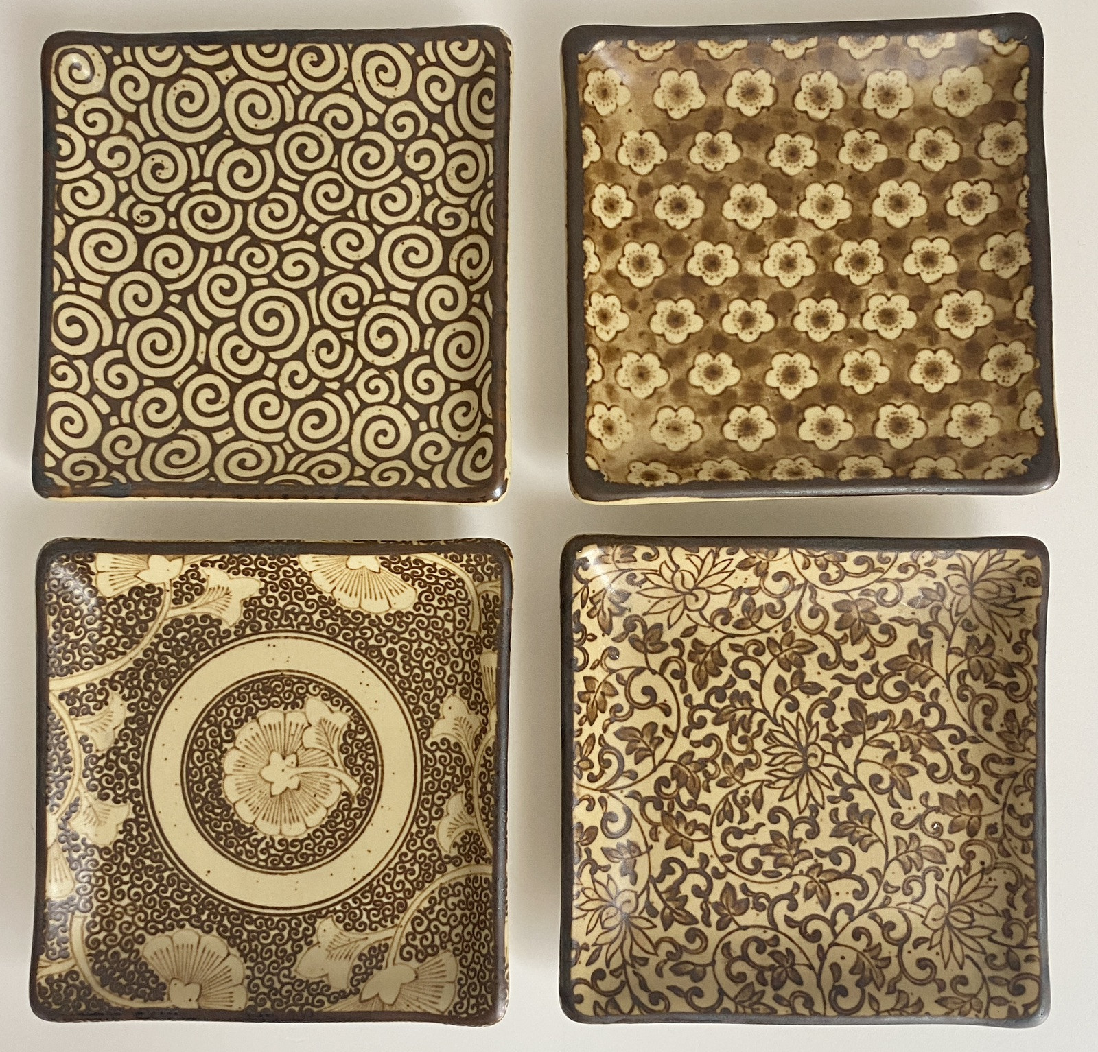 Set/4 Sound Collection SOUSAKU Japan 5″ sushi plates floral scrolls stoneware