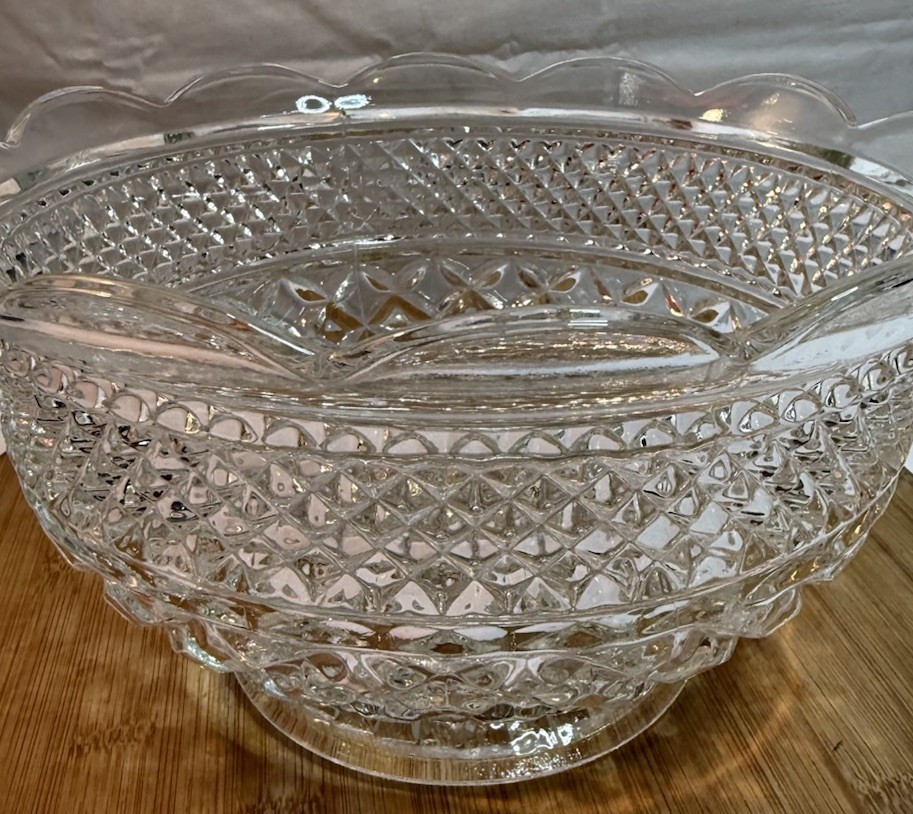 Anchor Hocking Wexford Clear Pressed Glass Pedestal Fruit Serving Bowl 10”