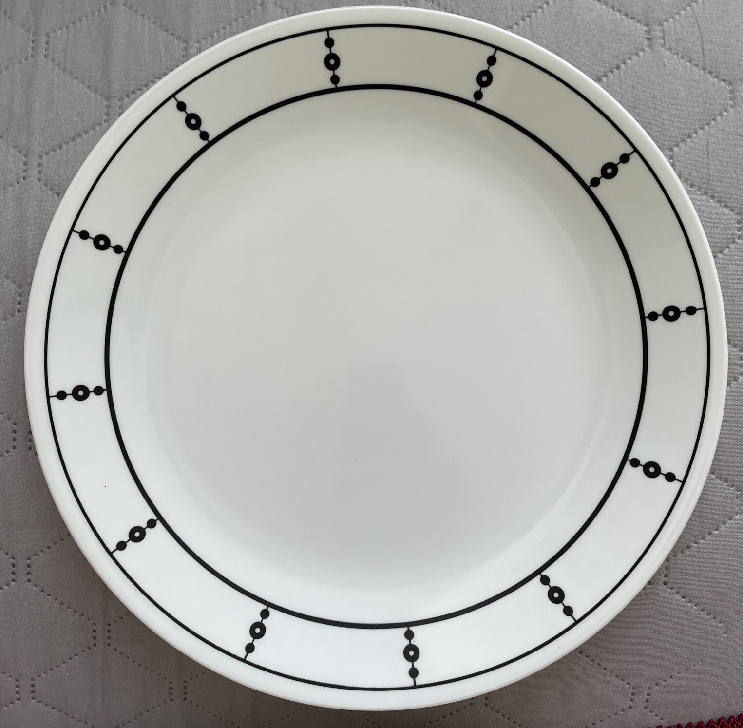 Corelle® Black/White10.25″ Dinner Plate Round Dishwasher, microwave New 6-pc Set