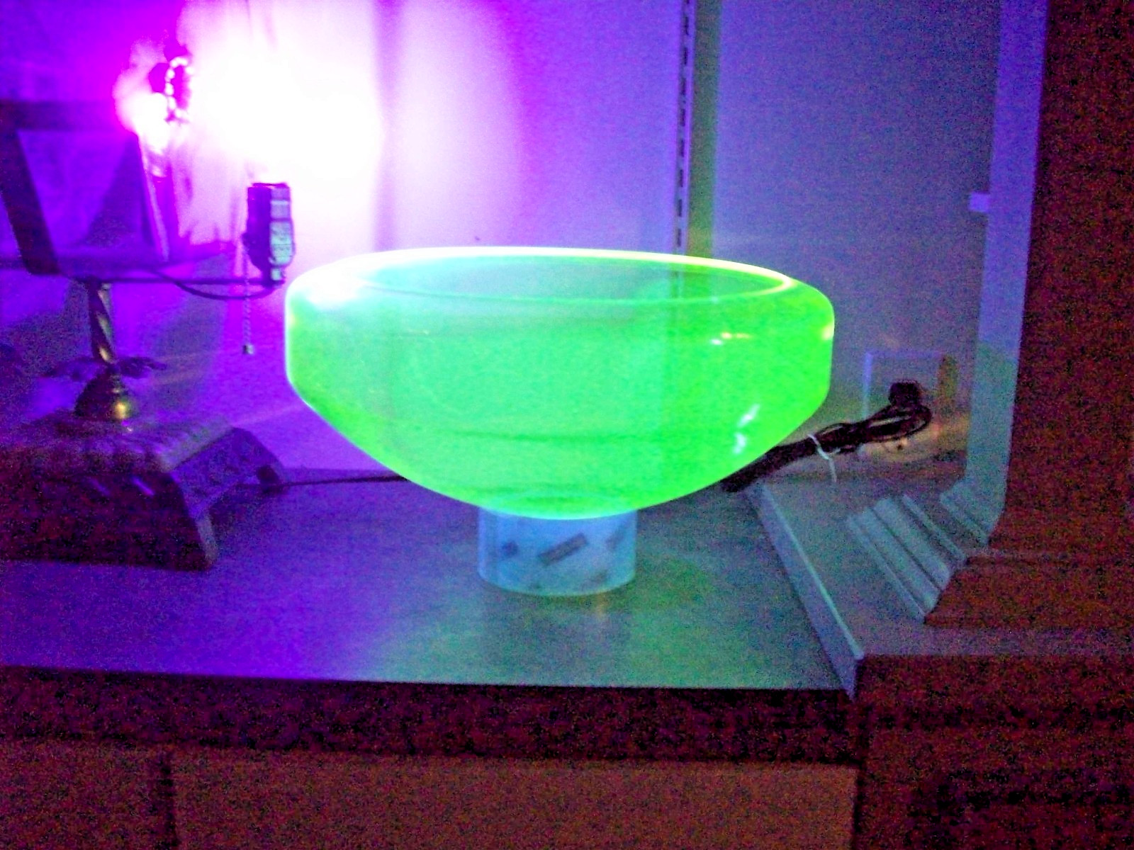 ANTIQUE VASELINE URANIUM GLASS FISH BOWL 14″ DIA. 6 1/2″ TALL VERY GOOD COND.