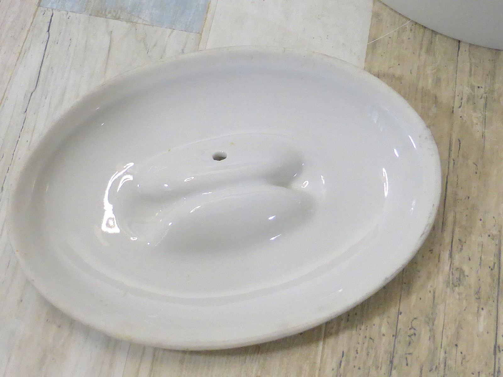 Apilco Covered White Ceramic Casserole 8 Inches x 3 1/8 Inches Pre-Owned