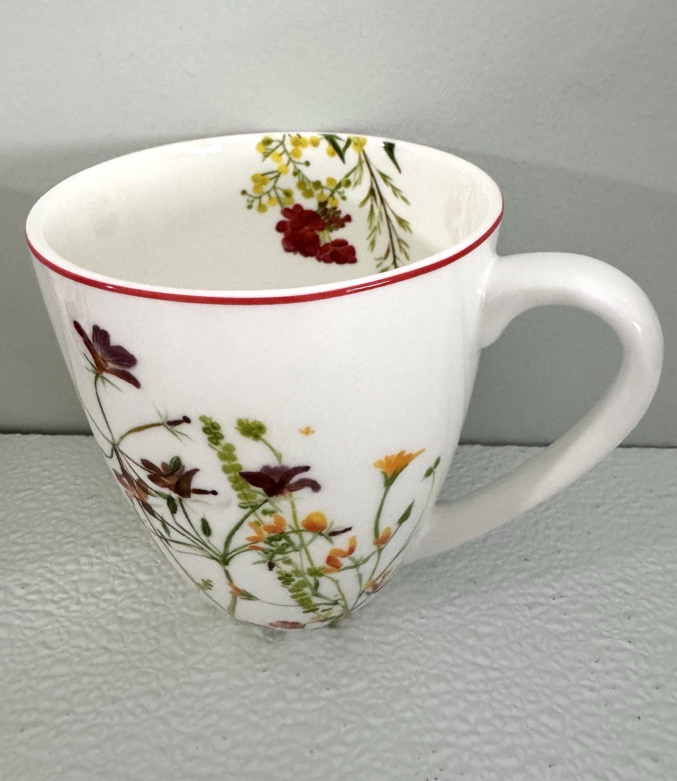 New Mikasa Wildflower Garden Red Set of 4 Cups Mugs Bone China 12 oz 4″ New