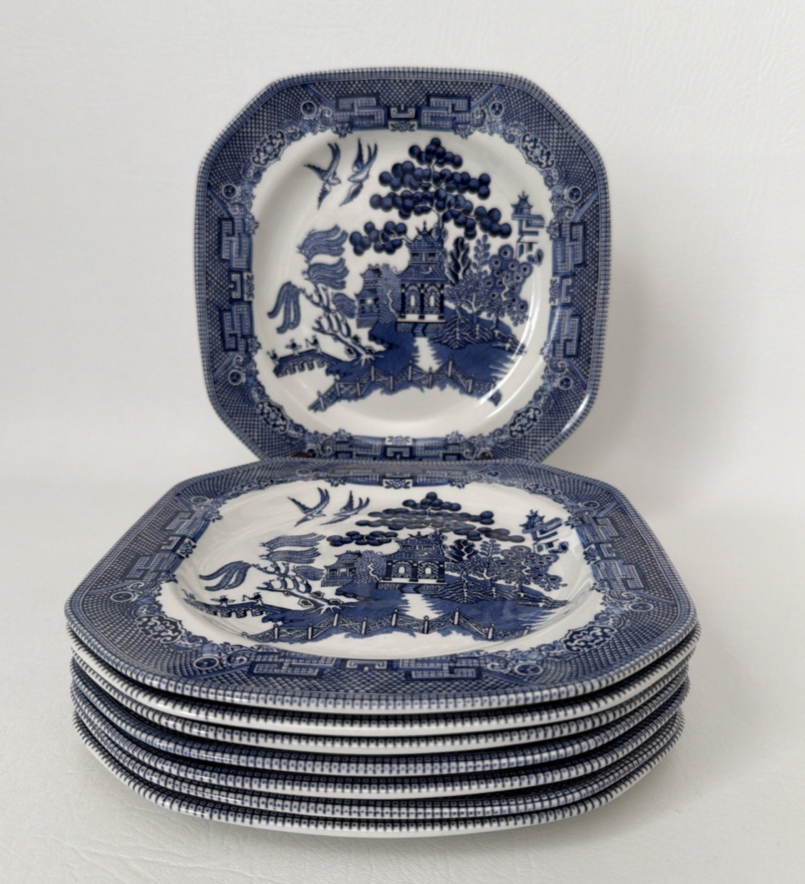Set of 8 Johnson Bros BLUE WILLOW 7.75″ Square Ceramic Porcelain Plates England