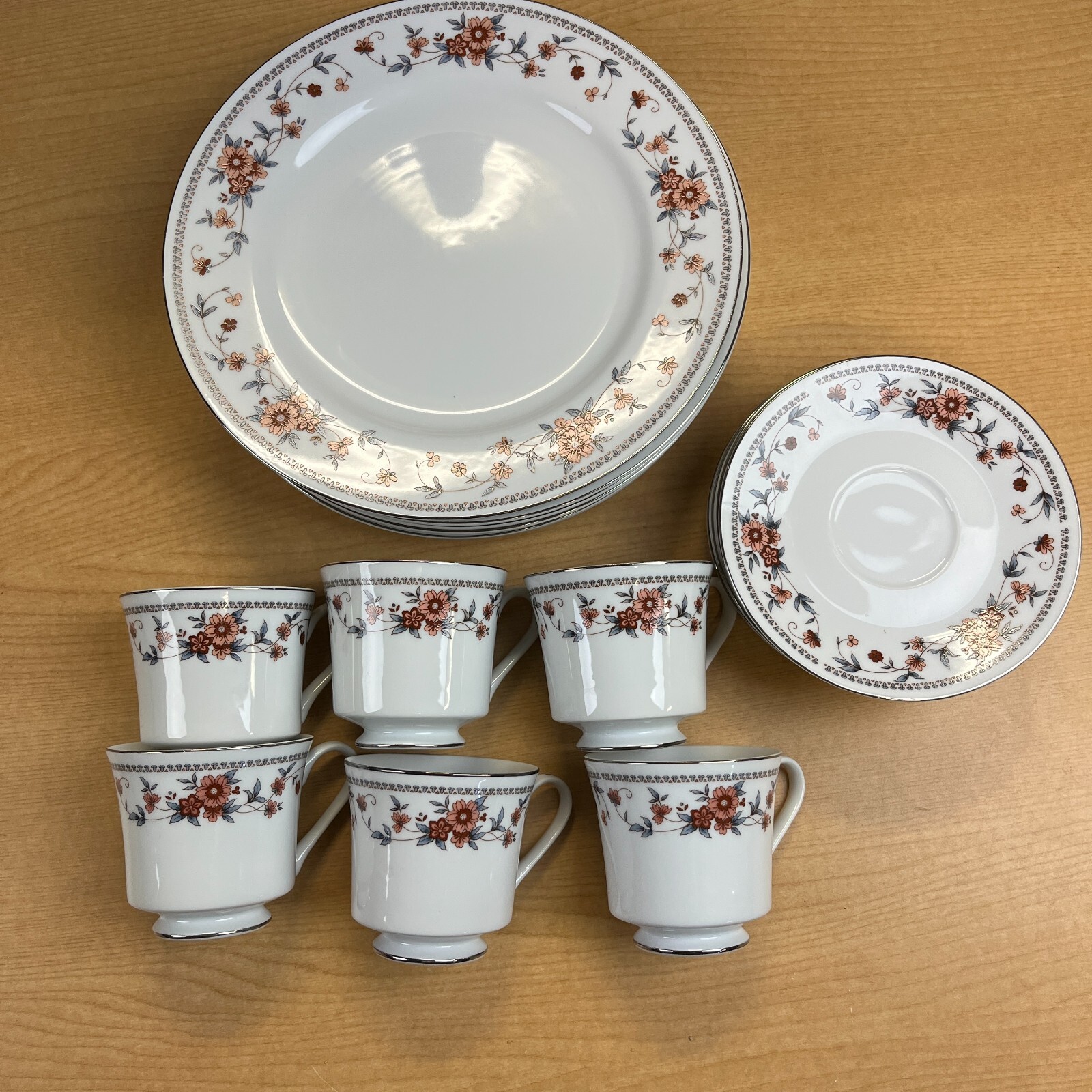 Sheffield Anniversary Porcelain Fine China full set 18 Piece
