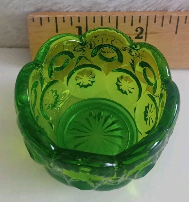 VINTAGE L E SMITH OLIVE GREEN MOON & STARS GLASS MINI BOWL SET
