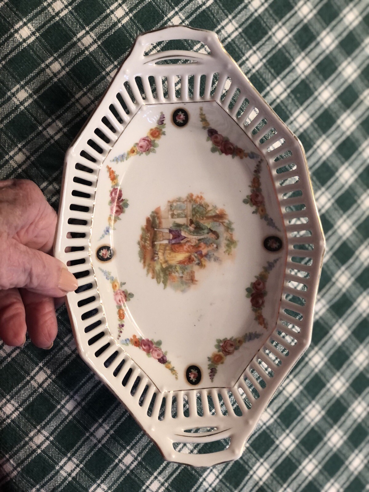 VINTAGE LATTICE EDGE DISH VICTORIAN COUPLE IN THE MIDDLE GERMANY
