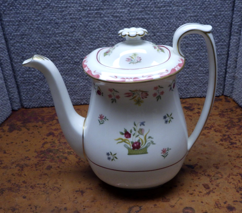 Vintage Wedgwood Bianca Bone China R4499 Williamsburg Coffee Pot C2