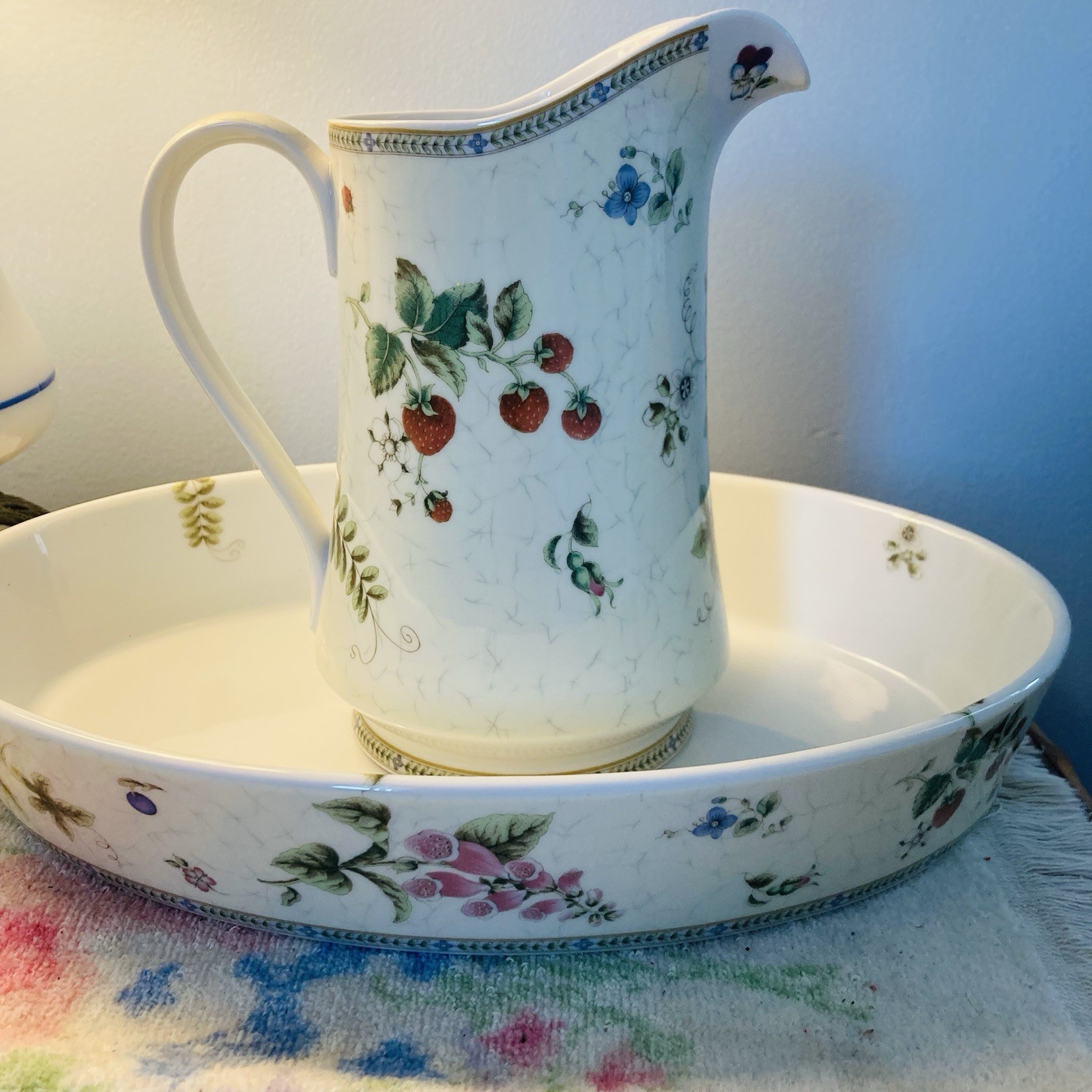 Wedgwood China Fleur Pattern Oval Serving Bowl And Pitcher 1997