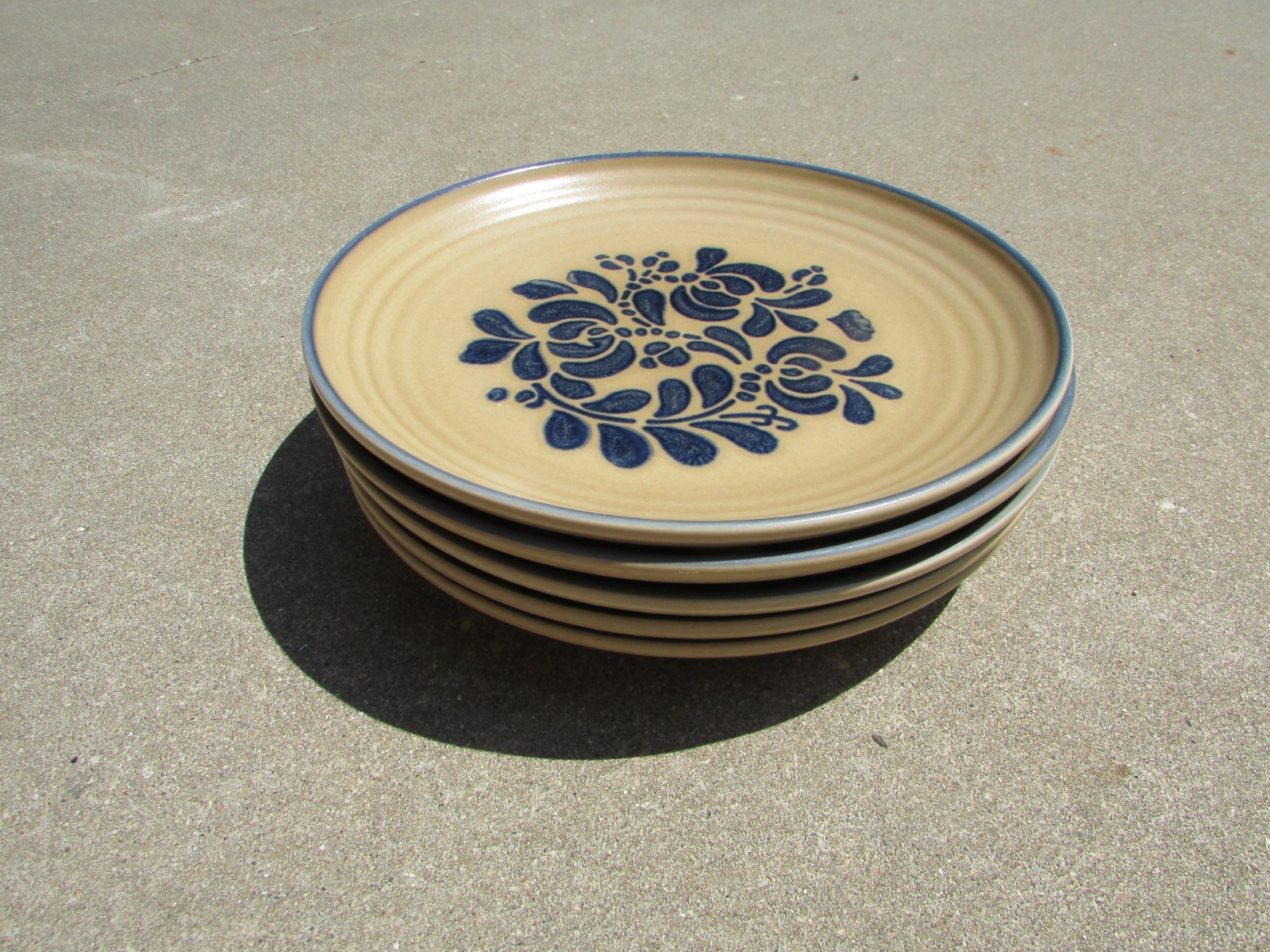 Pfaltzgraff Folk Art Stoneware Tan Blue Vintage 10″ Dinner Plates Set Of 5