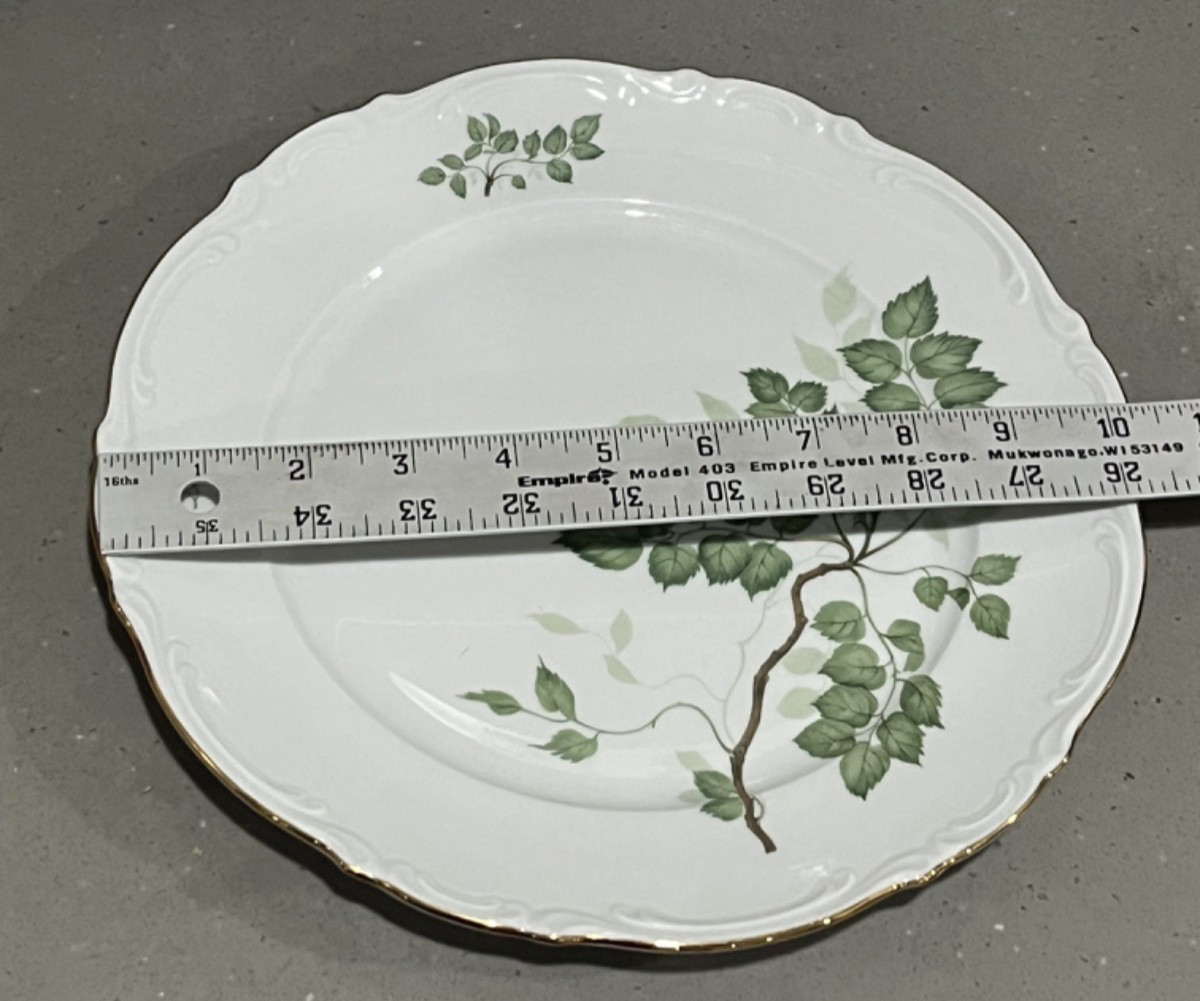 Mitterteich Germany Dinner Plate(s) GREEN LEAVES Bavaria Germany Gold Trim