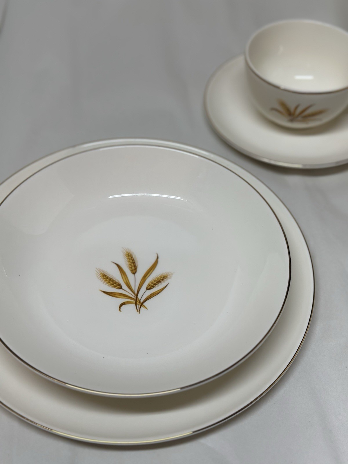 Taylor Smith Wheat Pattern Dish’s 1950s USA Made Eight Piece Set E7