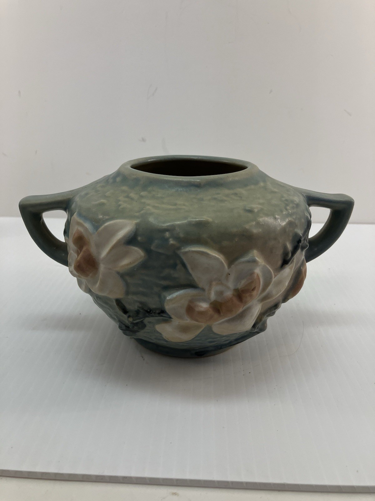 Vintage ROSEVILLE MAGNOLIA BLUE #446-4 ART POTTERY DOUBLE HANDLE BOWL 1943