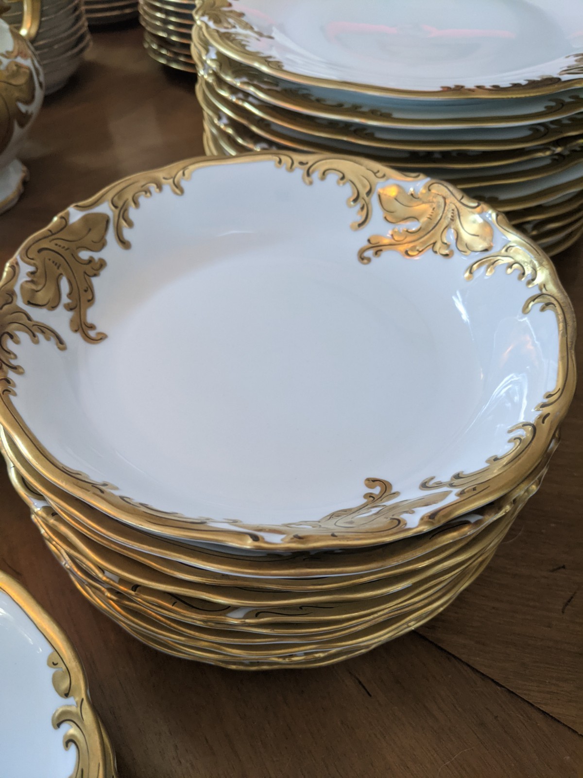 WALBRZYCH WAWEL CHINA POLAND GOLD GILDED EDGE COMPLETE SERVICE FOR 10 UNBOXED