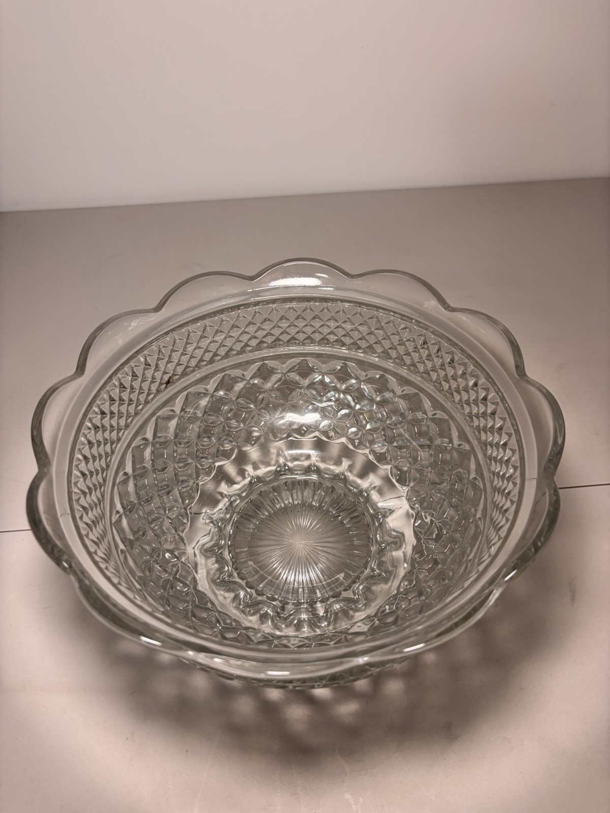 Vintage Anchor Hocking Wexford Glass Fruit Bowl Scalloped Edges 10″ Excellent