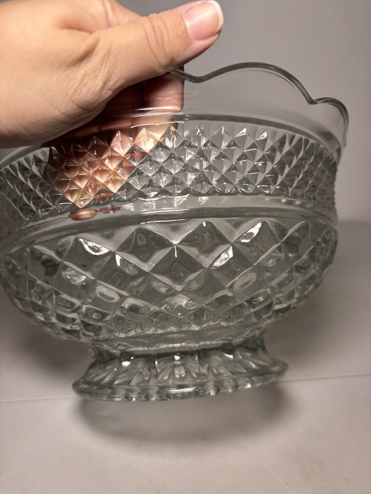 Vintage Anchor Hocking Wexford Glass Fruit Bowl Scalloped Edges 10″ Excellent